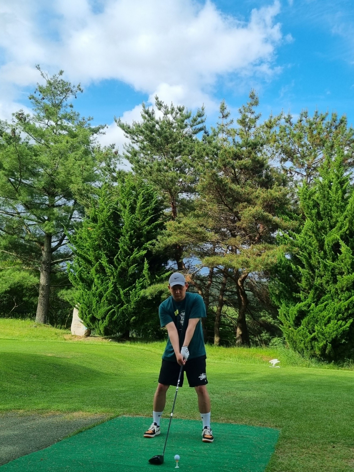 Jordan 1 Low Golf Starfish, Stussy Big Stock Water Shorts Black 착용 스타일
