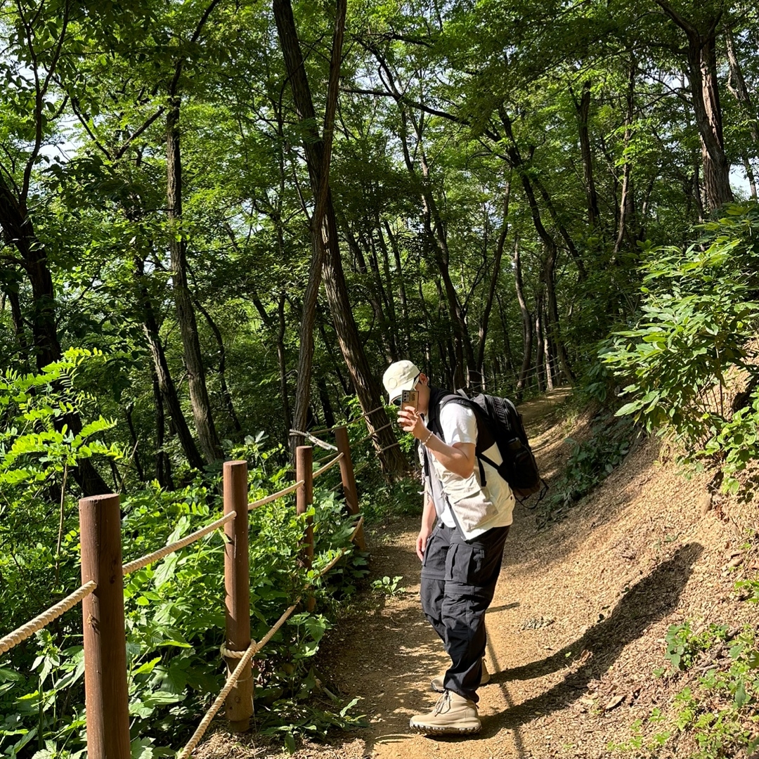 Nike ACG Utility Vest Black Summit White - US/EU, Supreme x Stone Island Reactive Ice Camo Ripstop Camp Cap Tan - 22SS 착용 스타일 - 1