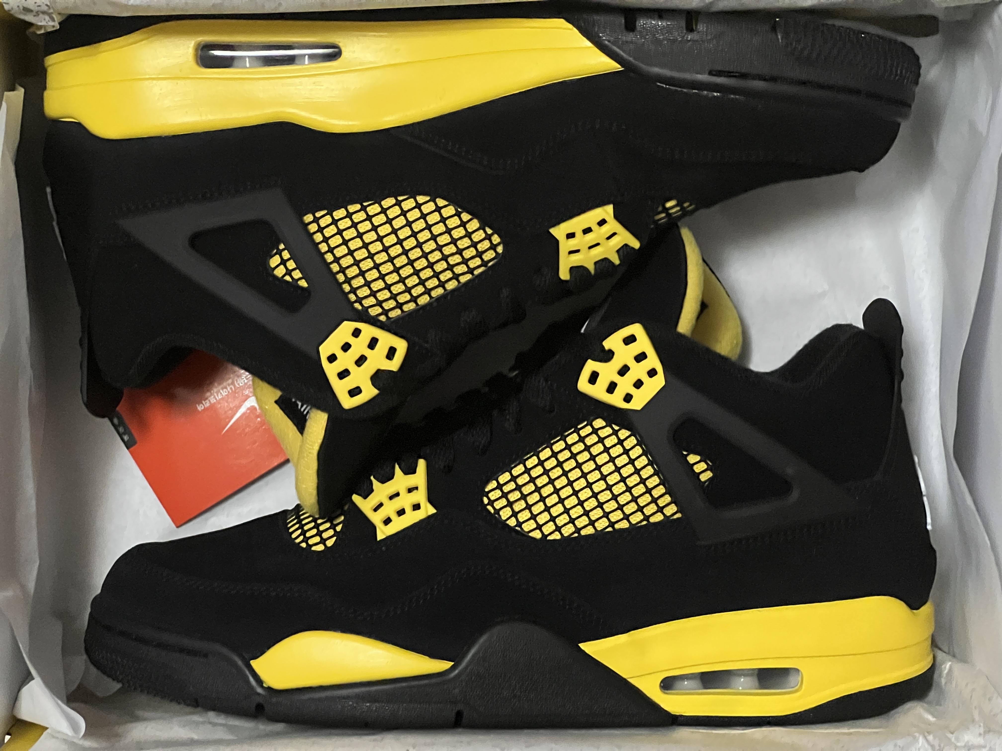 Jordan 4 Retro Thunder 2023 착용 스타일
