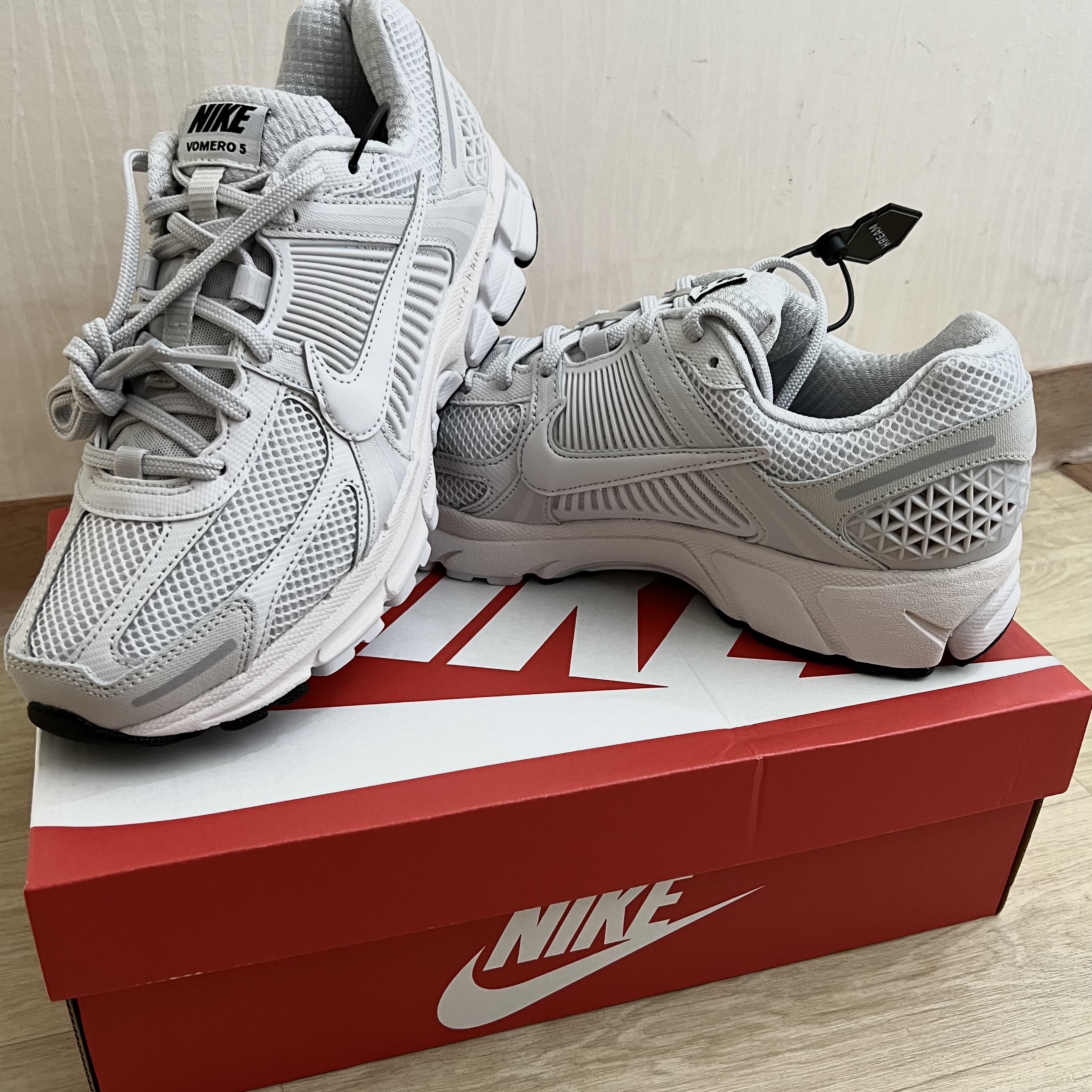 Nike Zoom Vomero 5 SP Vast Grey 2023 착용 스타일 - 1