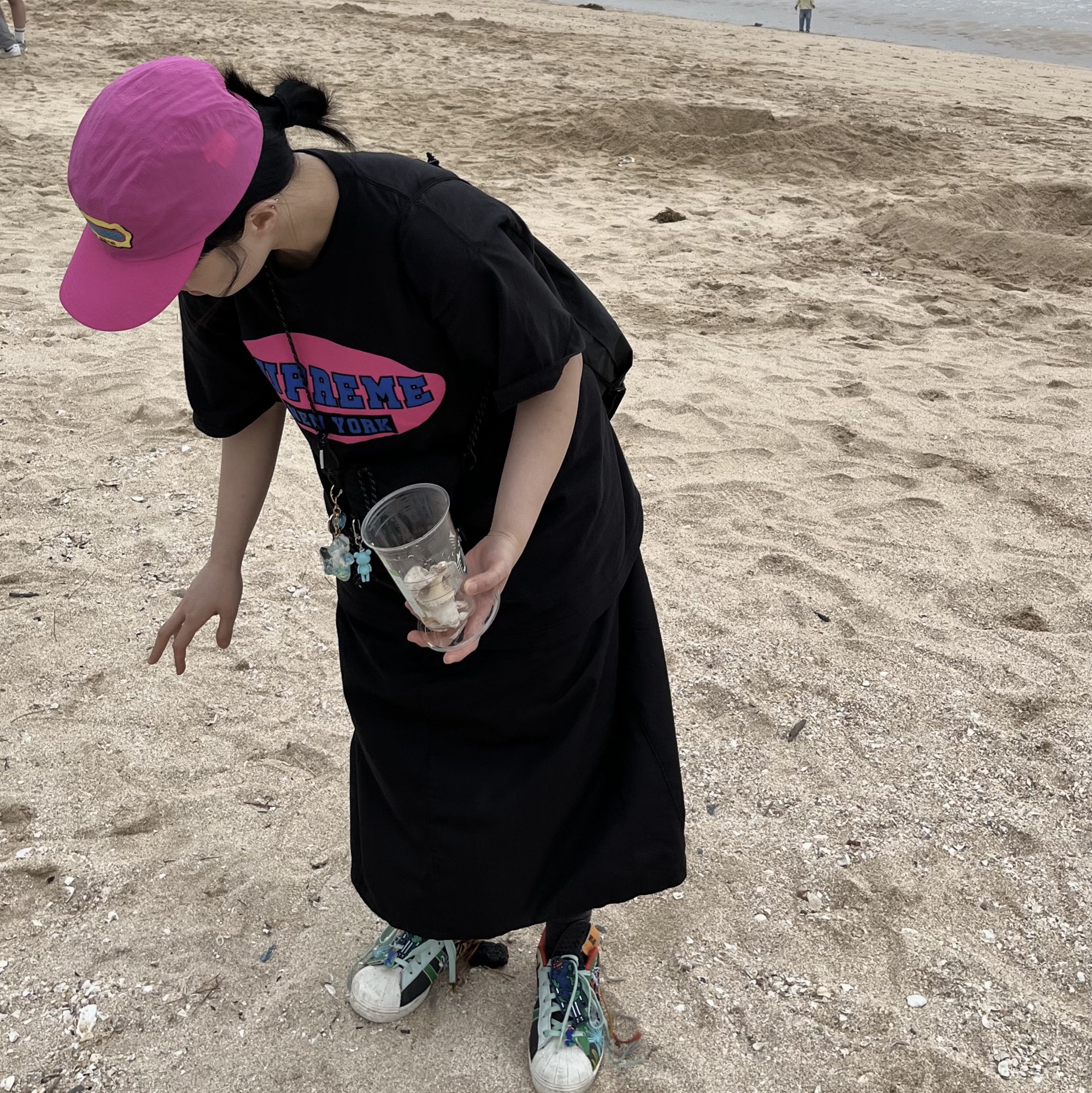 Supreme New York T-Shirt Black - 23SS, Adidas x Sean Wotherspoon Superstar Superearth Black 착용 스타일 - 1