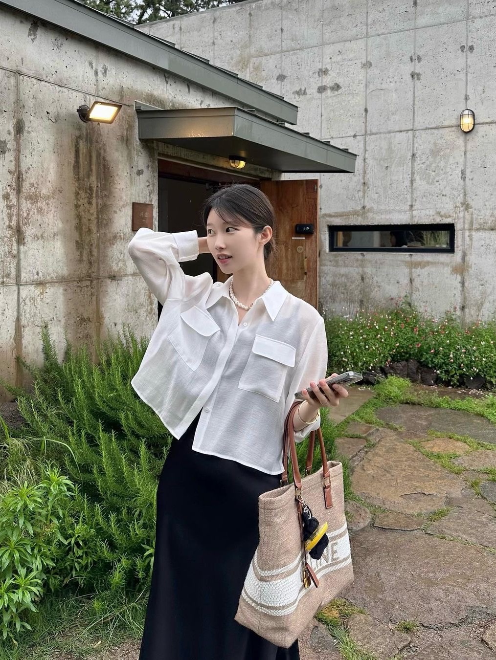 해브레스 우먼 쉬어 롱 슬리브 셔츠 화이트 착용 스타일 - 1