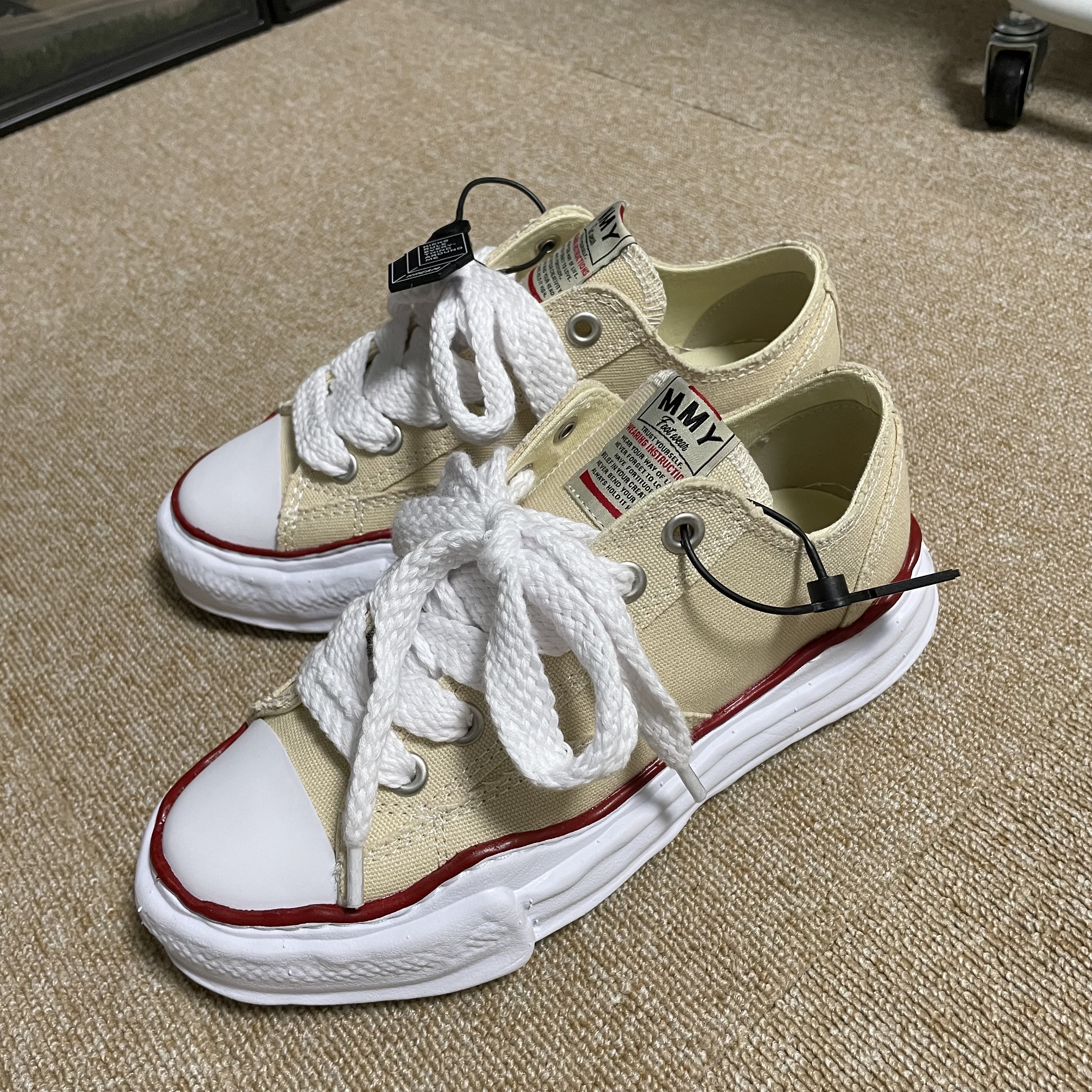 Maison Mihara Yasuhiro Peterson OG Sole Canvas Low-top Sneakers Natural 착용 스타일 - 1