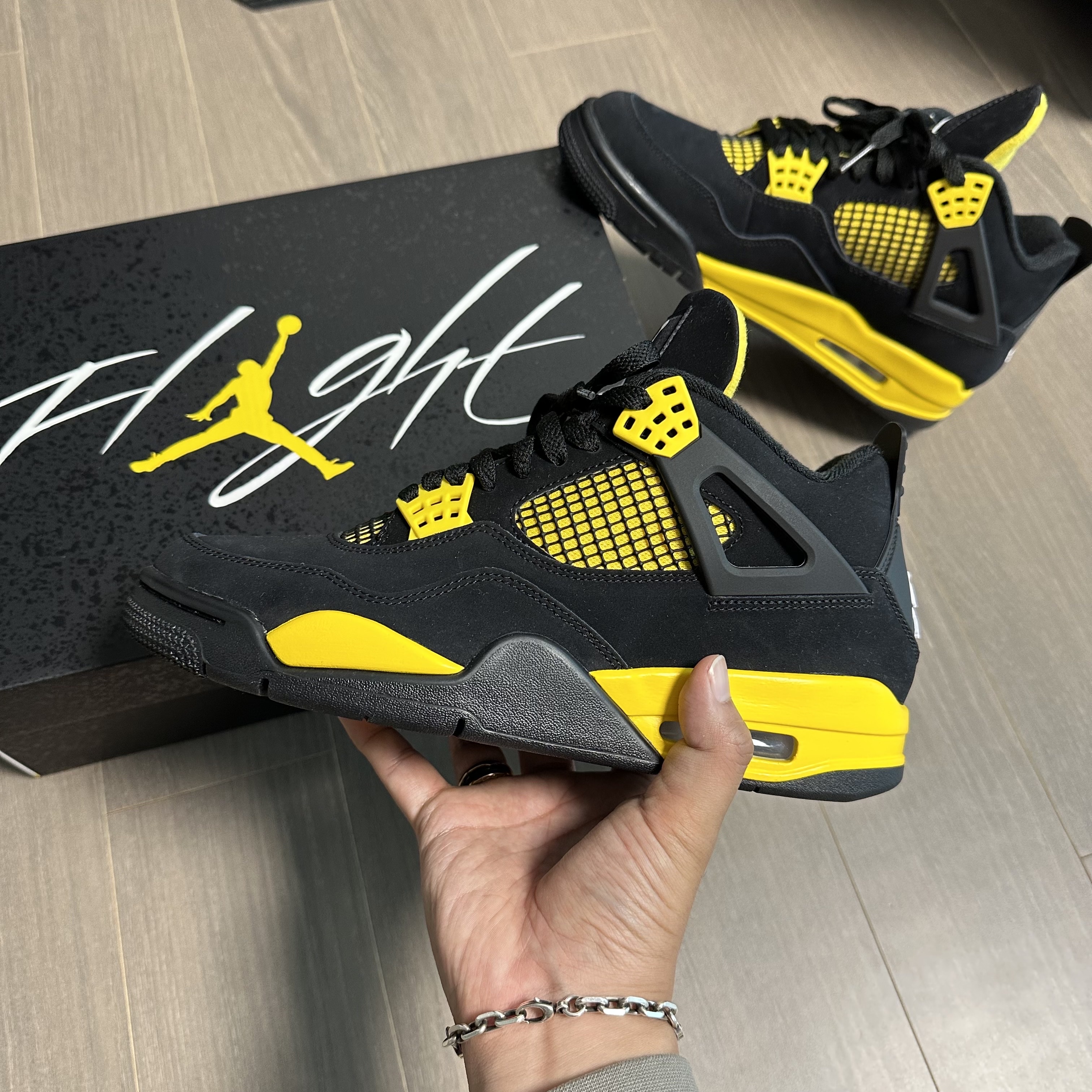 Jordan 4 Retro Thunder 2023 착용 스타일 - 1