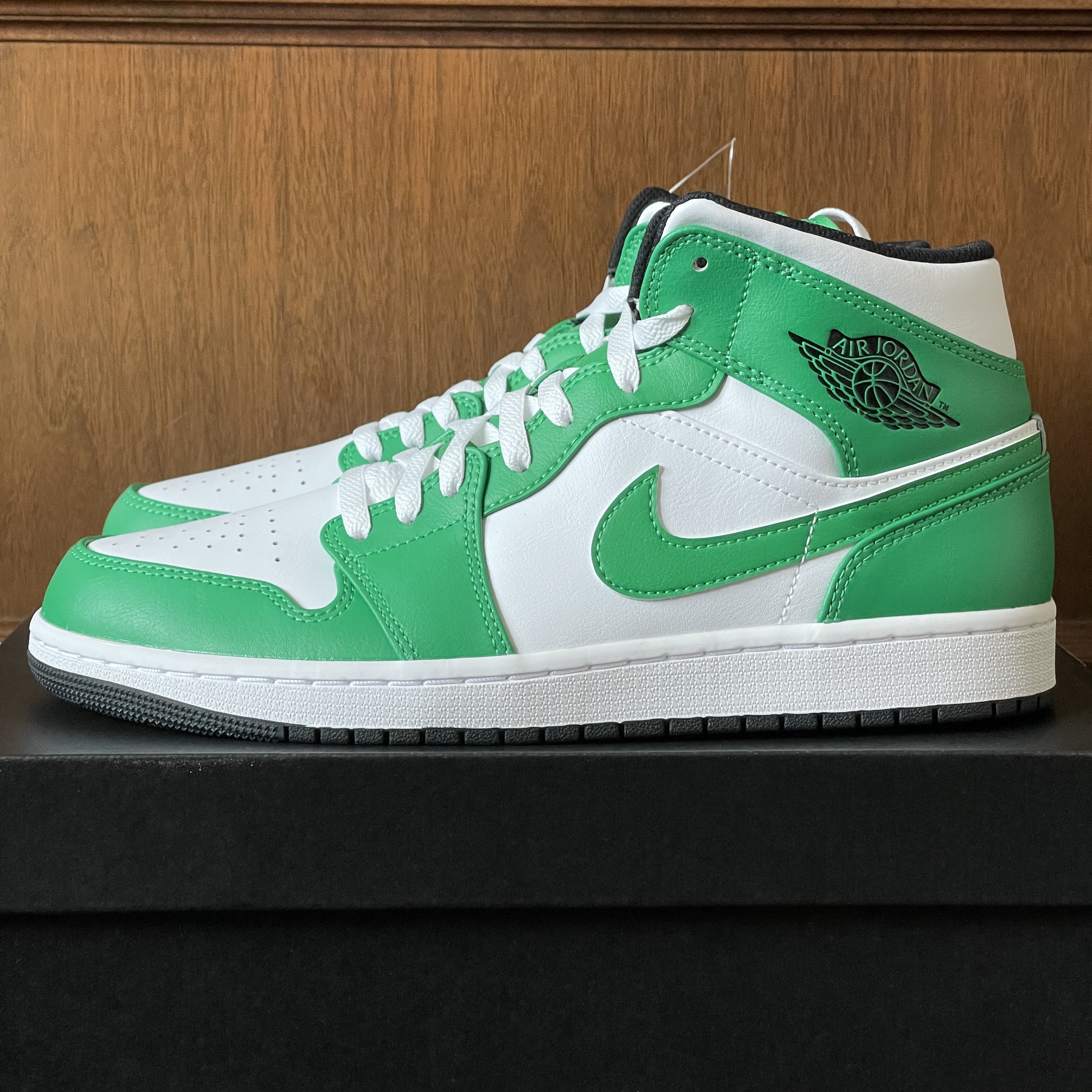 Jordan 1 Mid Lucky Green 착용 스타일 - 1