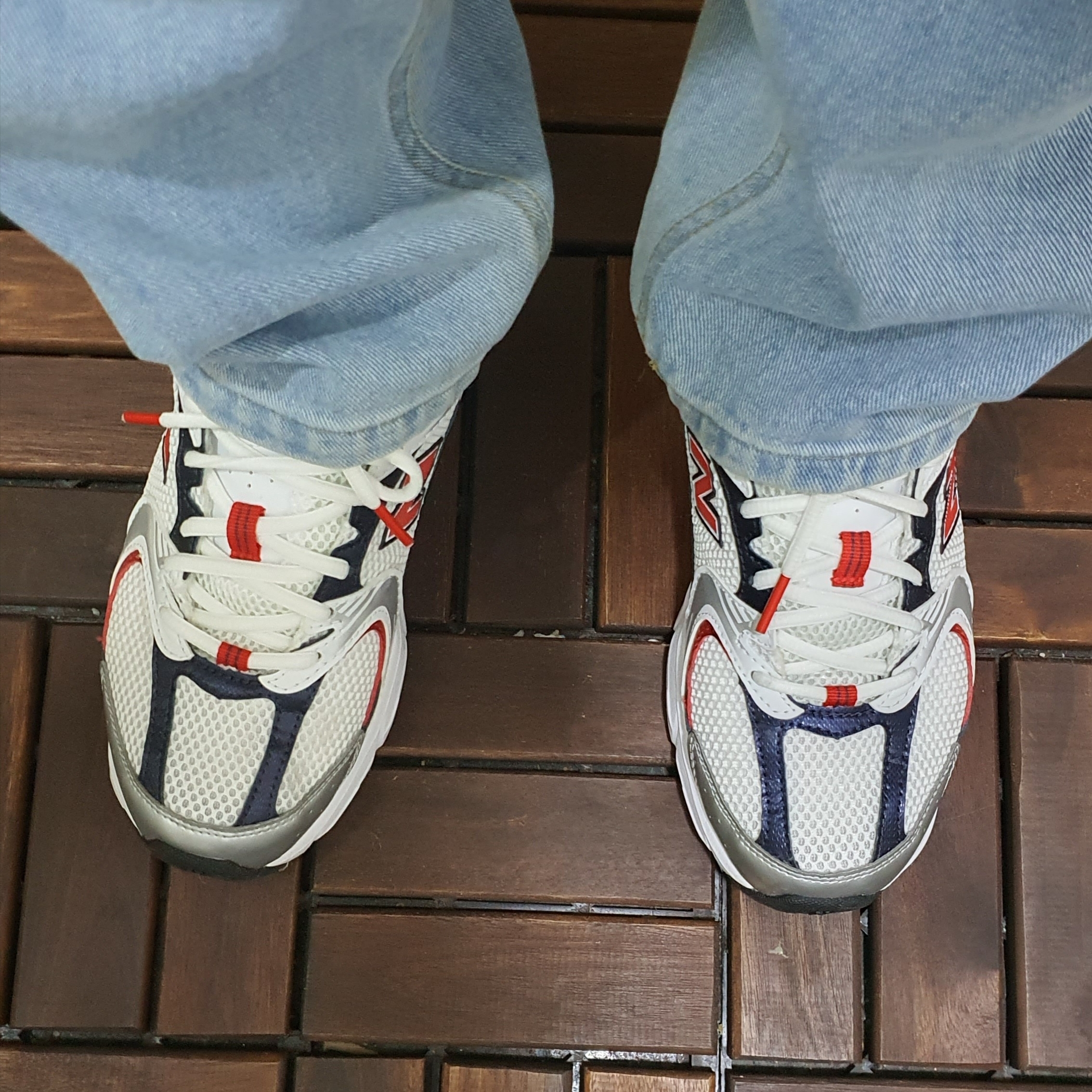 New Balance 530 White Velocity Red 착용 스타일