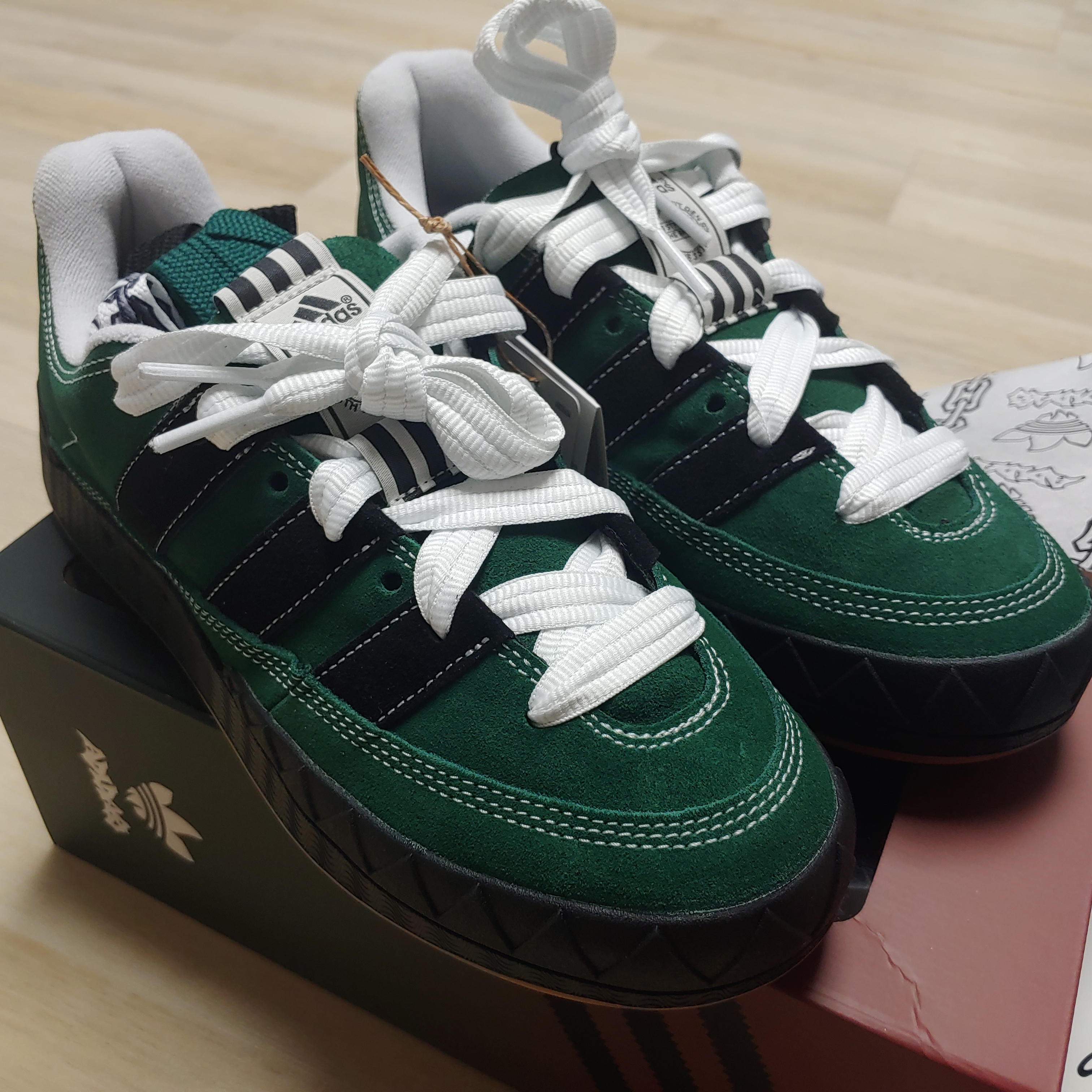 Adidas x YNuK Adimatic Dark Green Core Black 착용 스타일 - 3