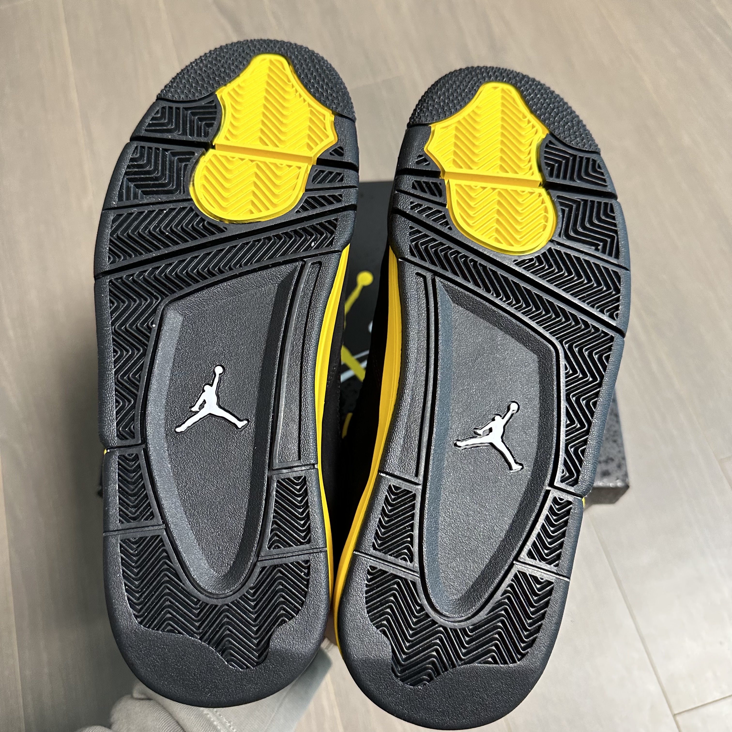 Jordan 4 Retro Thunder 2023 착용 스타일 - 5