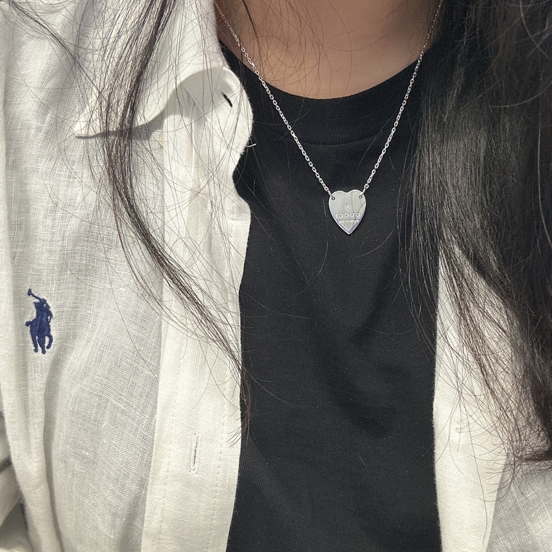 Gucci Trademark Heart Pendant Necklace Silver 착용 스타일