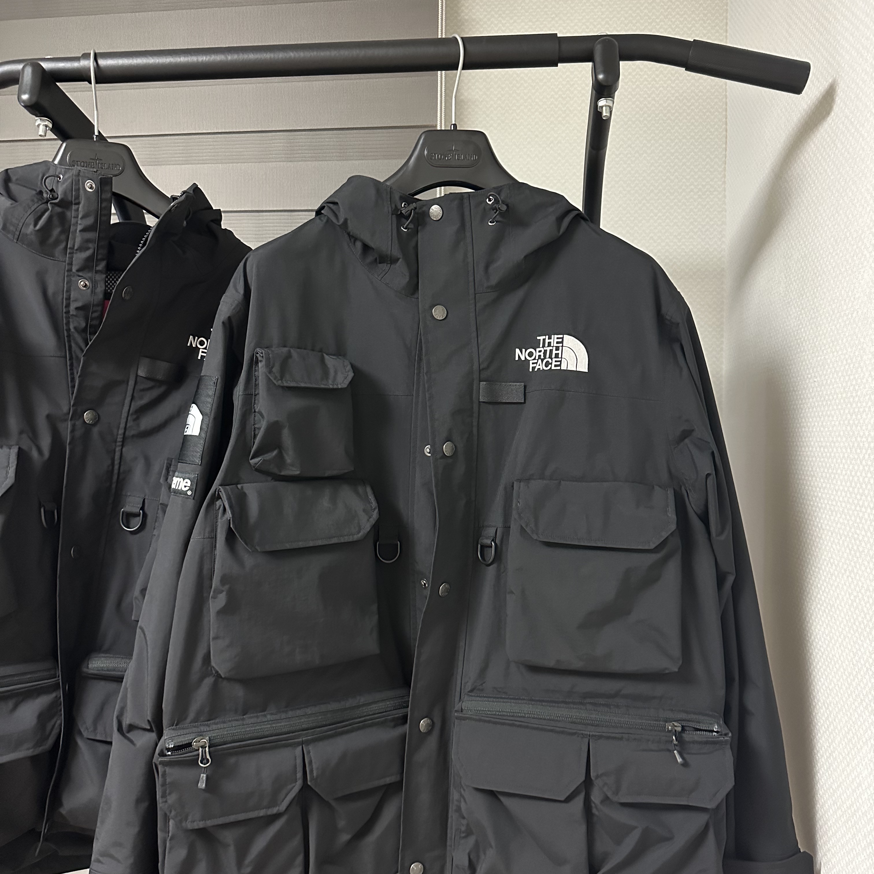 Supreme x The North Face Cargo Jacket Black - 20SS 착용 스타일 - 2