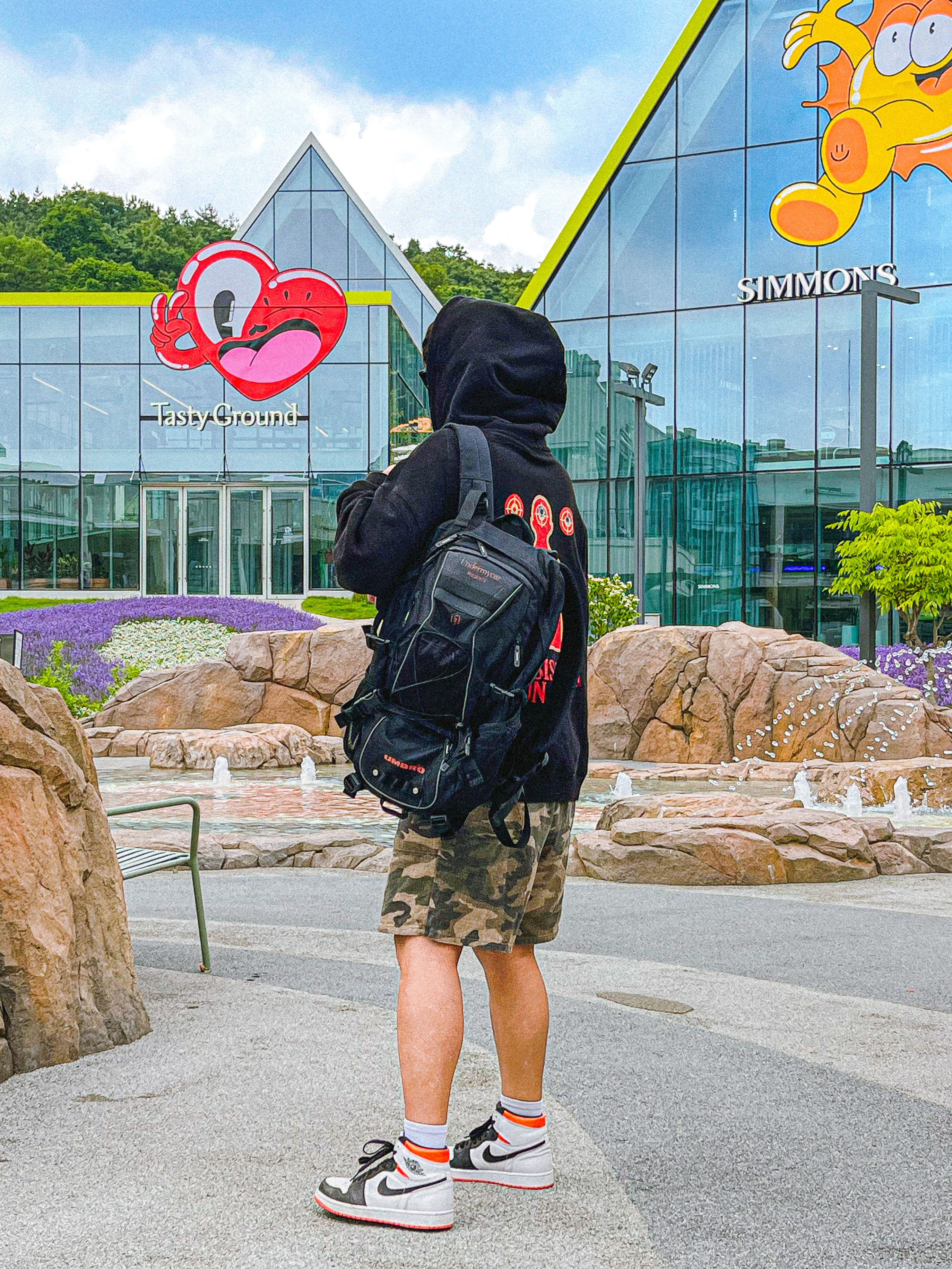 Jordan 1 Retro High OG Electro Orange, Undermycar x Umbro 2Way Backpack Black 착용 스타일 - 3