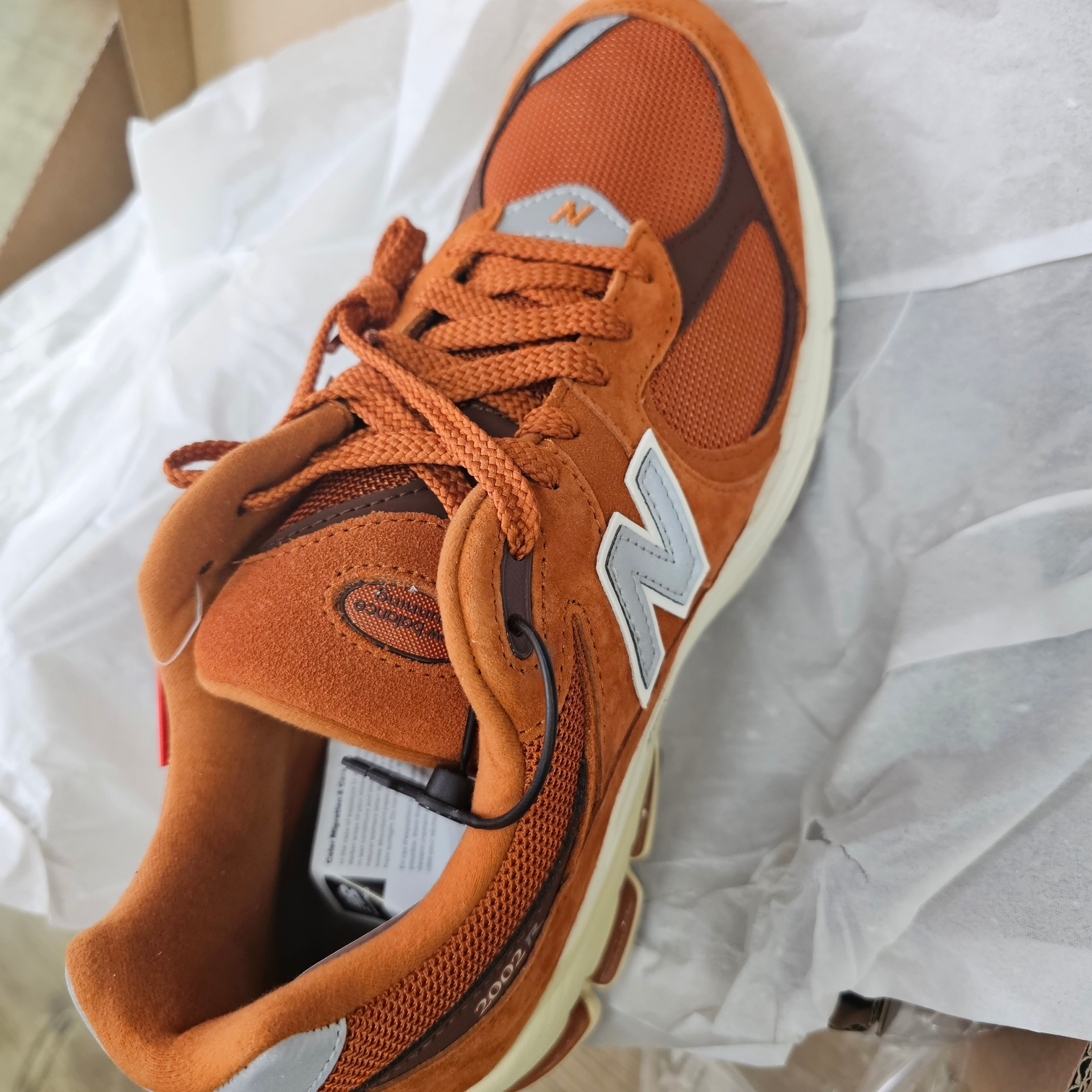 New Balance 2002R Rust Oxide 착용 스타일