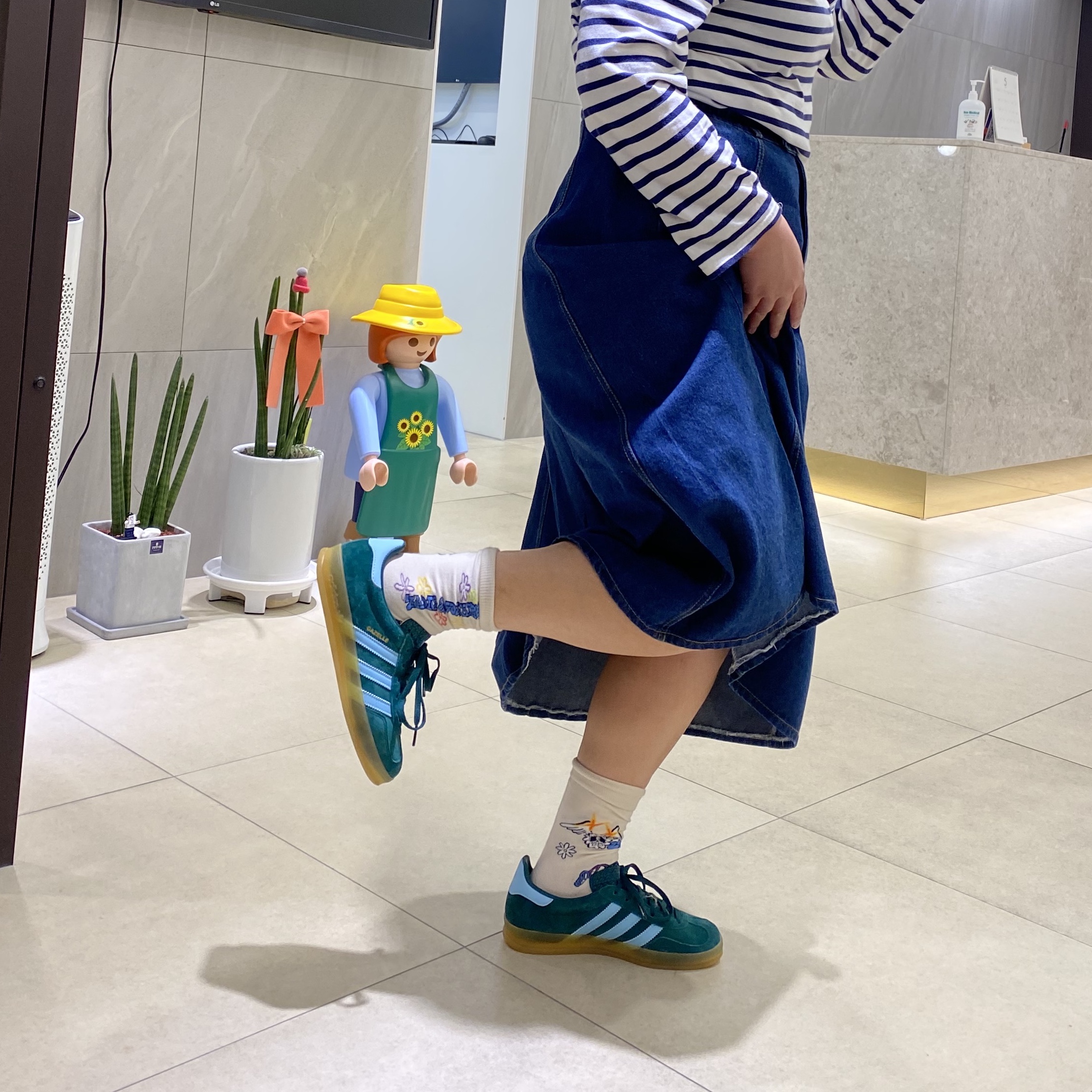 Adidas Gazelle Indoor Collegiate Green Hazy Sky 착용 스타일 - 1