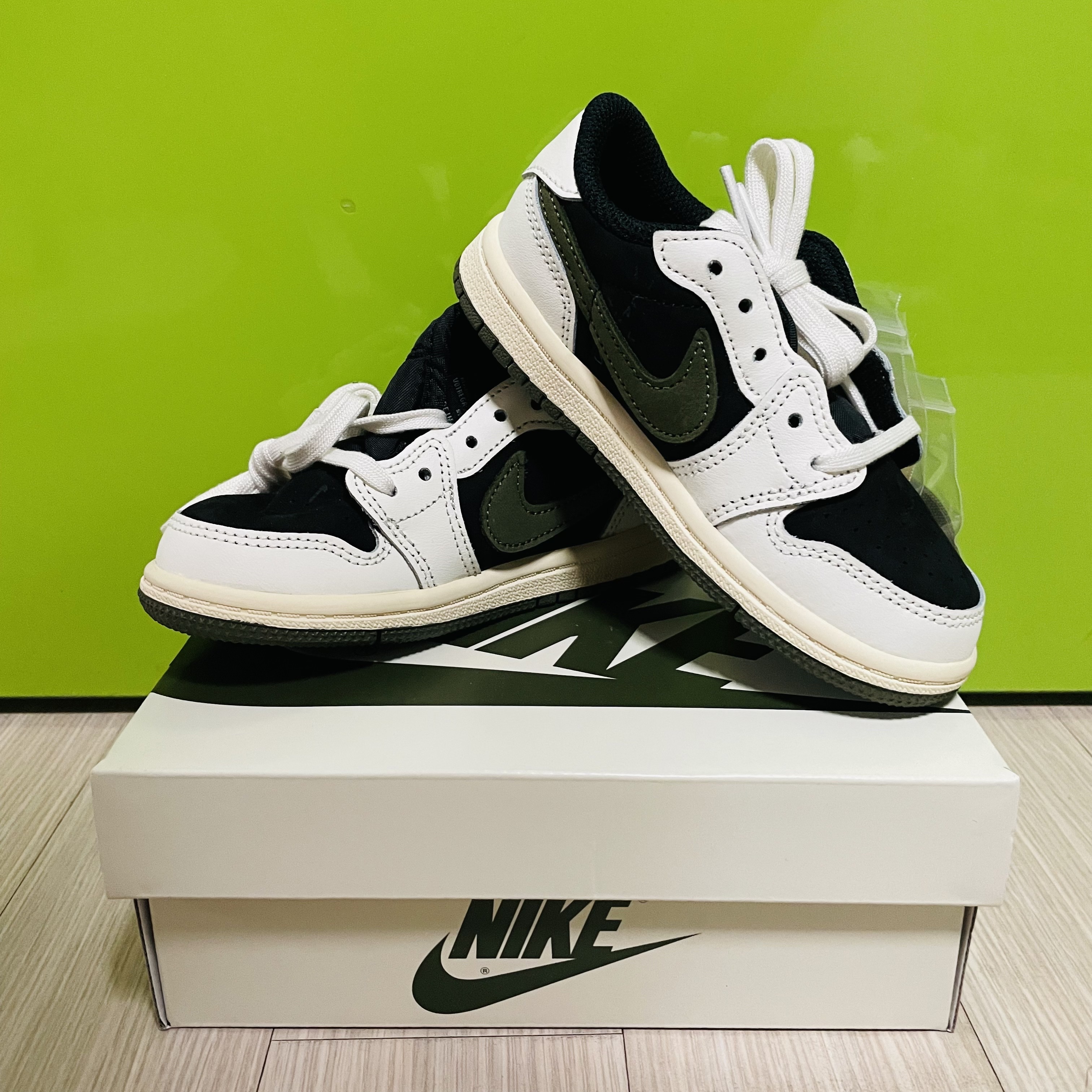 (TD) Jordan 1 x Travis Scott Retro Low OG SP Medium Olive 착용 스타일 - 2