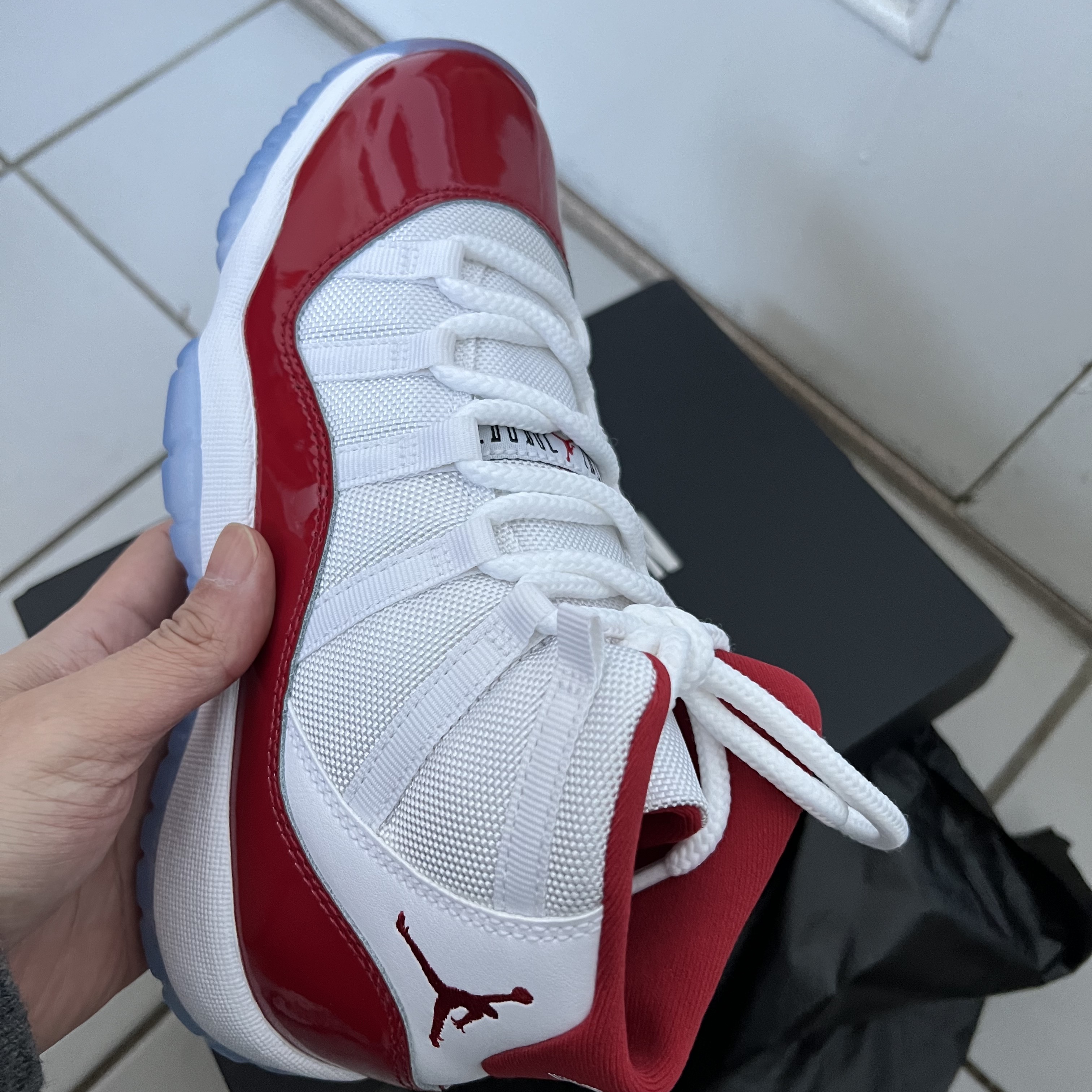 Jordan 11 Retro Varsity Red 착용 스타일