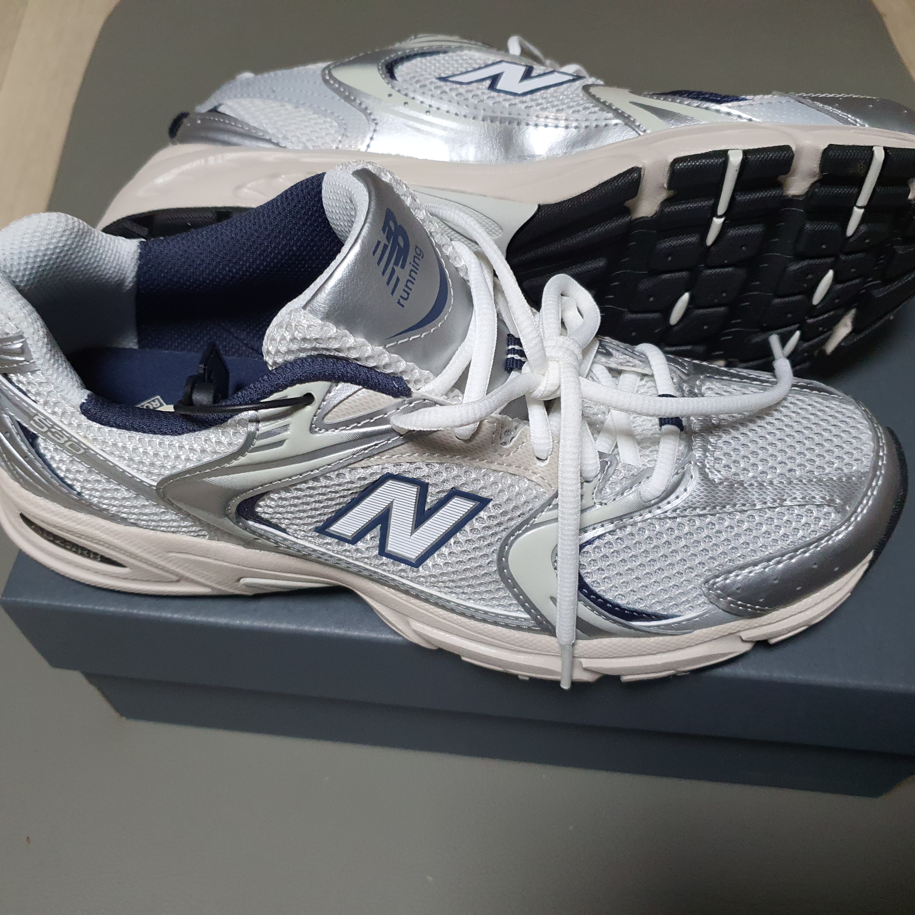 New Balance 530 Steel Grey 착용 스타일