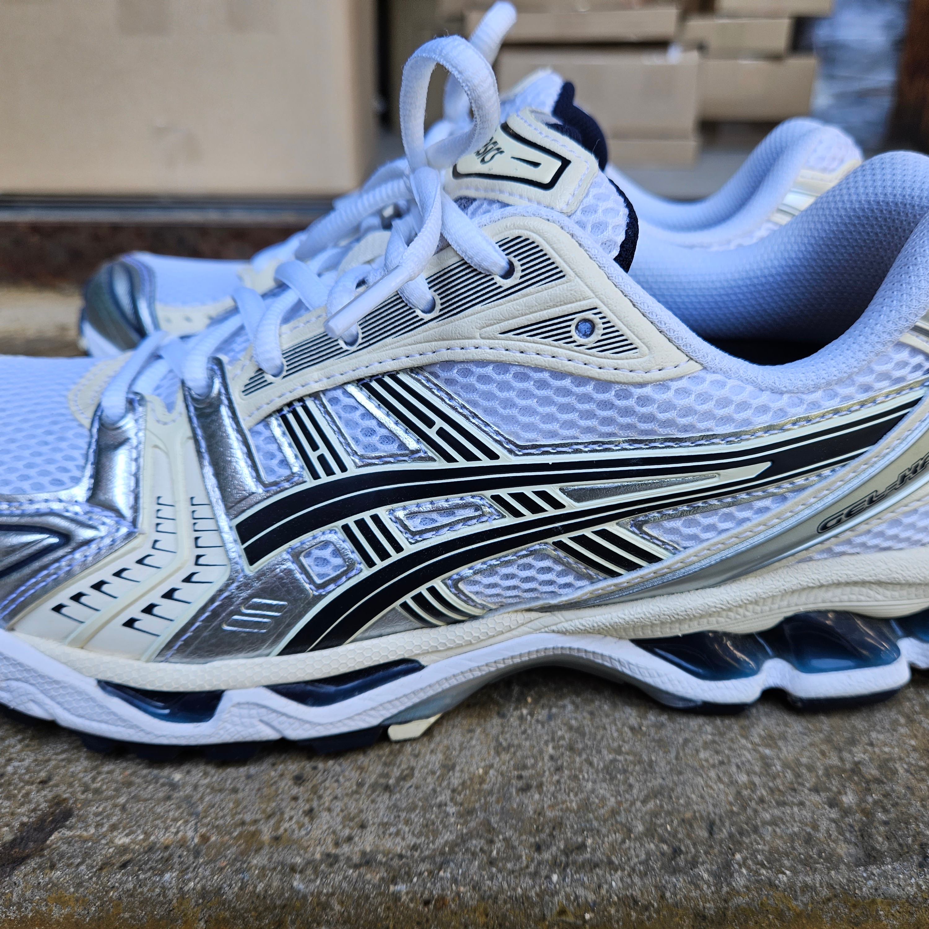 (W) Asics Gel-Kayano 14 White Midnight 착용 스타일