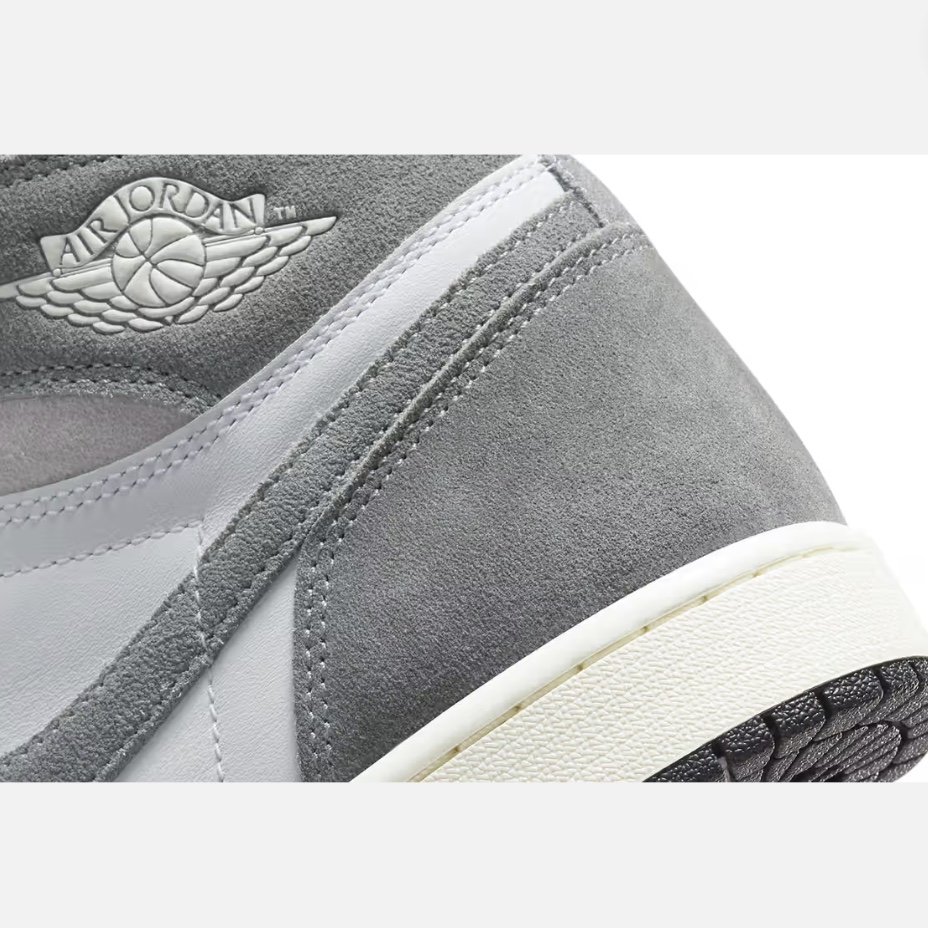 Jordan 1 Retro High OG Black and Smoke Grey 착용 스타일 - 5
