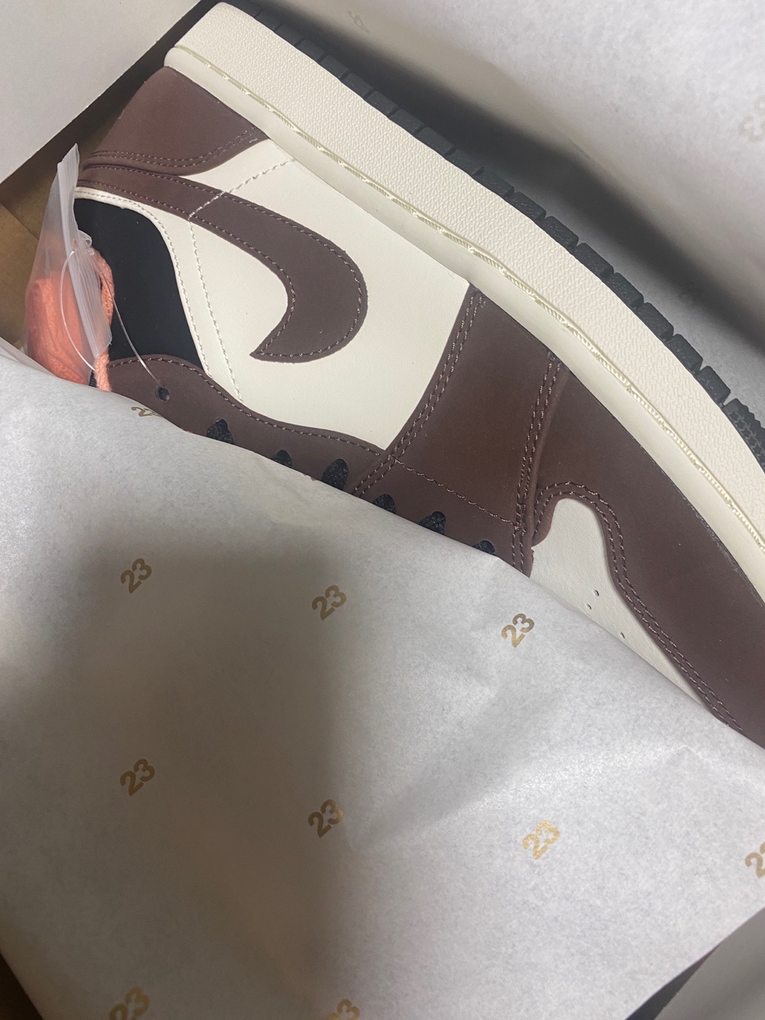 Jordan 1 Low SE Chocolate Bliss 착용 스타일
