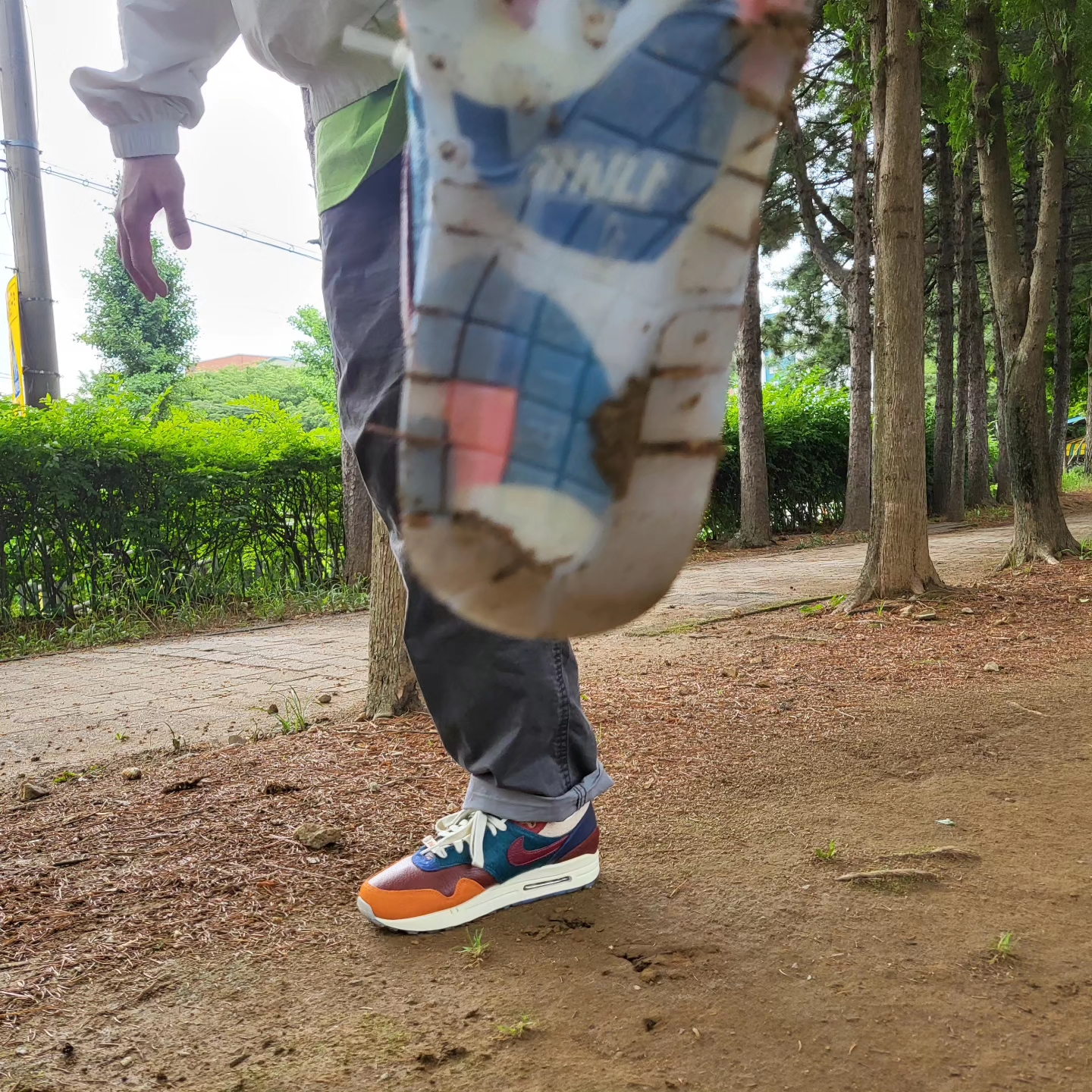 Nike x Kasina Air Max 1 SP Won-Ang Orange, Supreme Pigment Print S Logo 6-Panel Light Sage - 22FW 착용 스타일 - 3