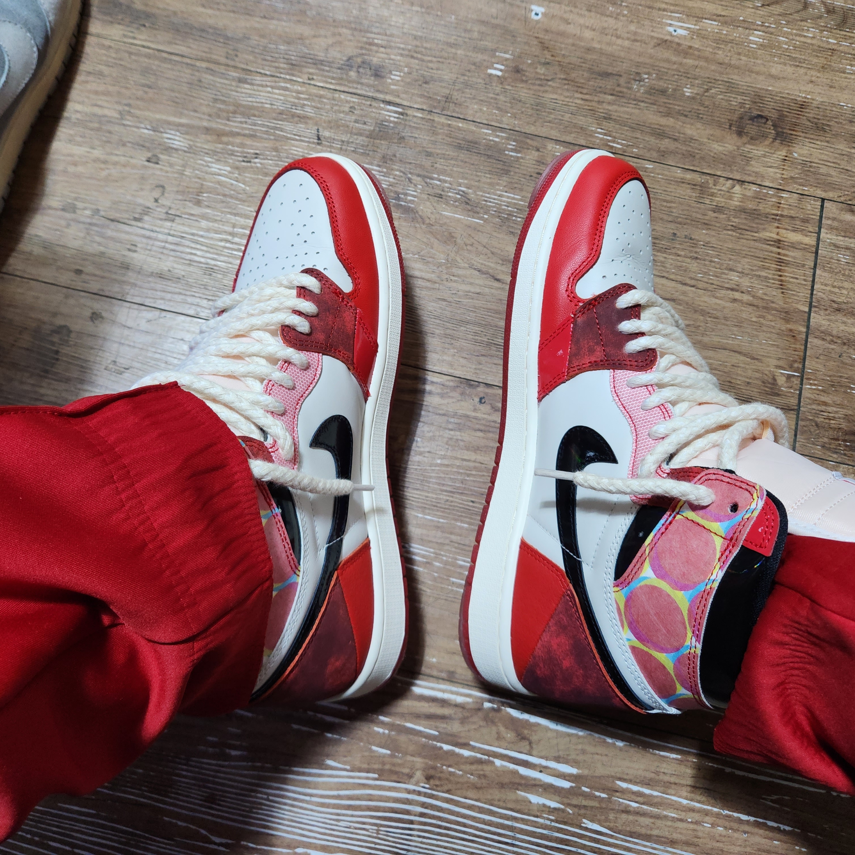Jordan 1 Retro High Spider-Man Next Chapter 착용 스타일 - 4