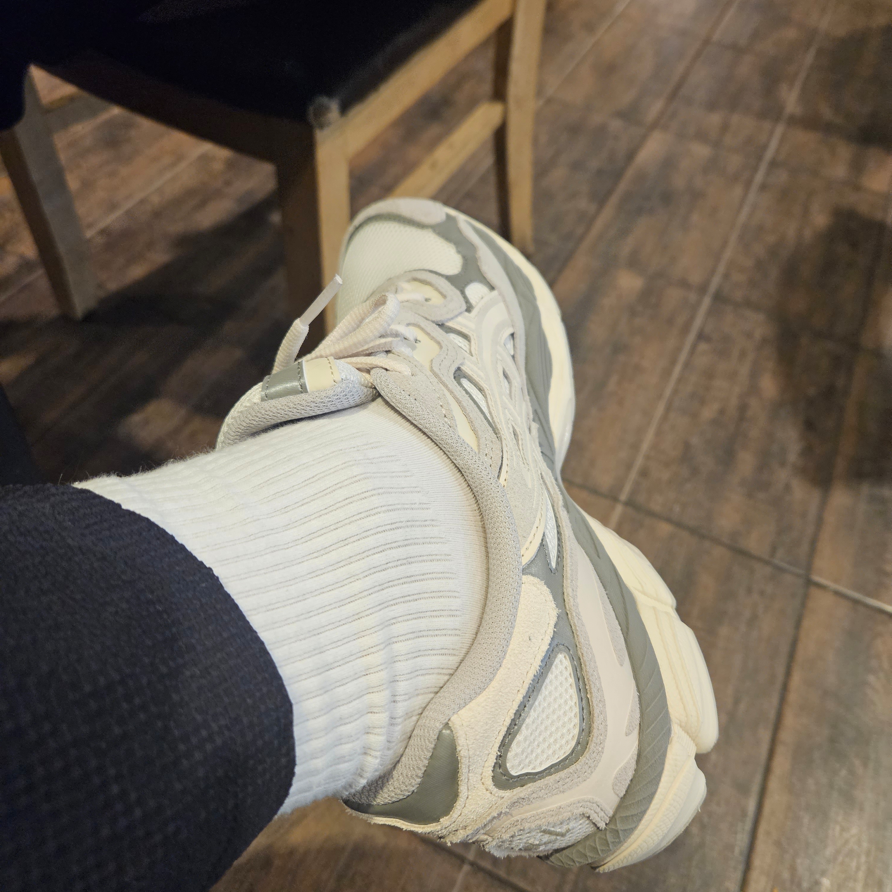 Asics Gel-NYC Cream Oyster Grey 착용 스타일