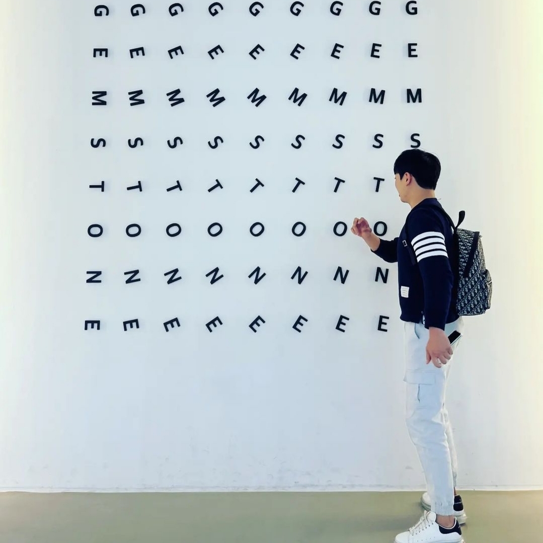 Thom Browne Engineered 4-Bar Sweatshirt Navy, Dior Rider Backpack Beige & Black Dior Oblique Jacquard 착용 스타일 - 2
