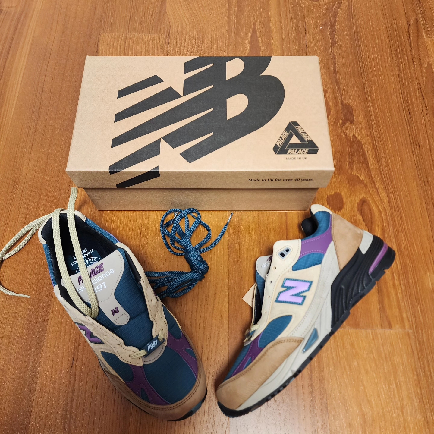 New Balance x Palace 991 Made in UK Teal Brown 착용 스타일 - 2