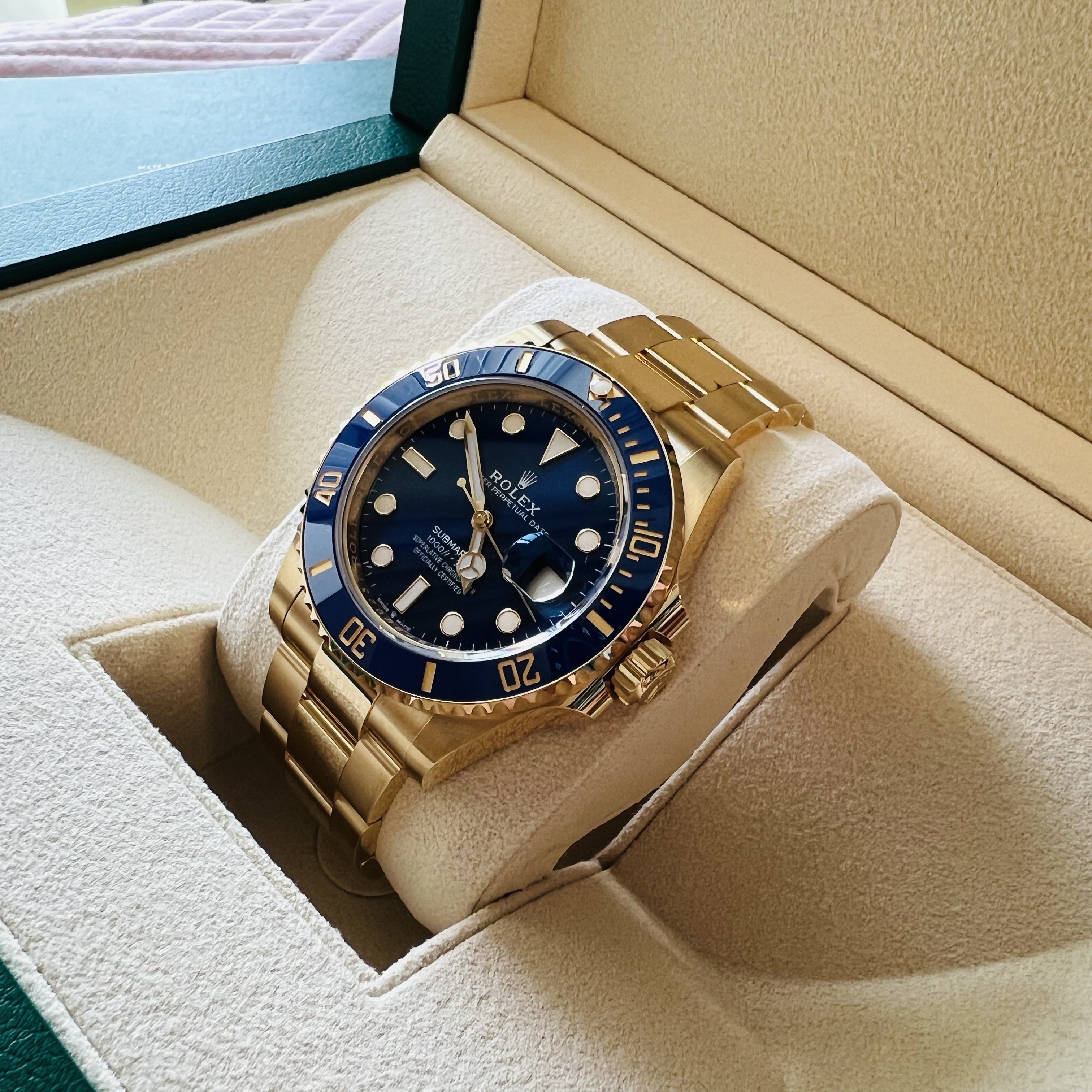 Rolex Submariner Date 41mm 126618LB Blue Green Oyster 착용 스타일