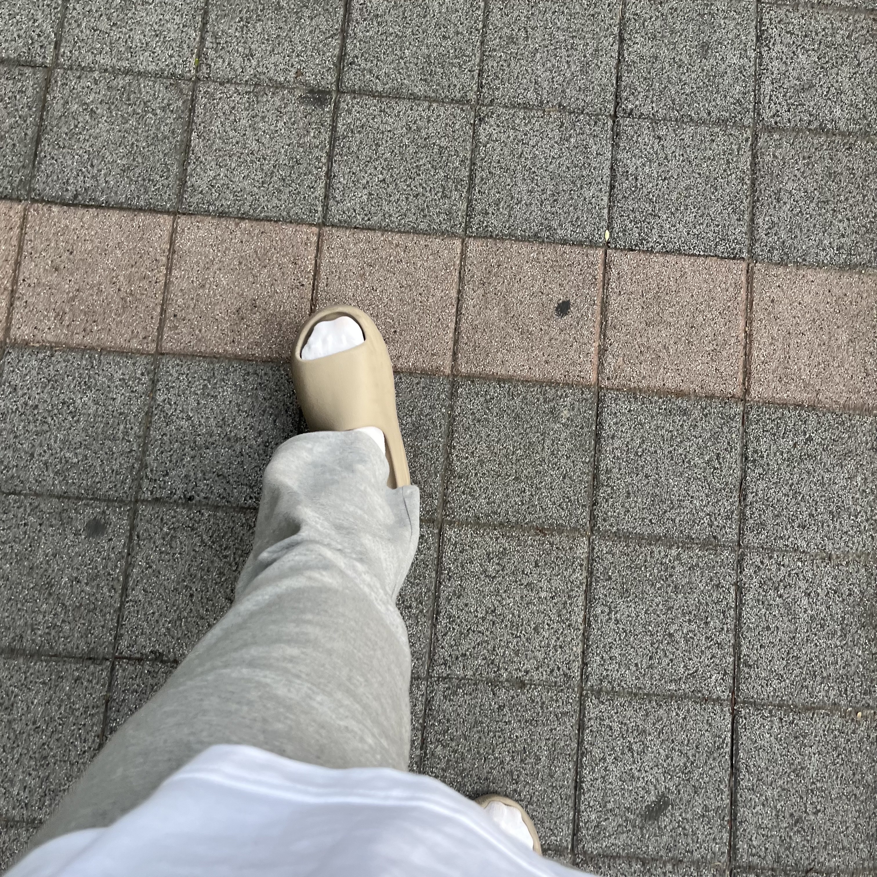 Adidas Yeezy Slide Pure - Re-Release Ver. 착용 스타일