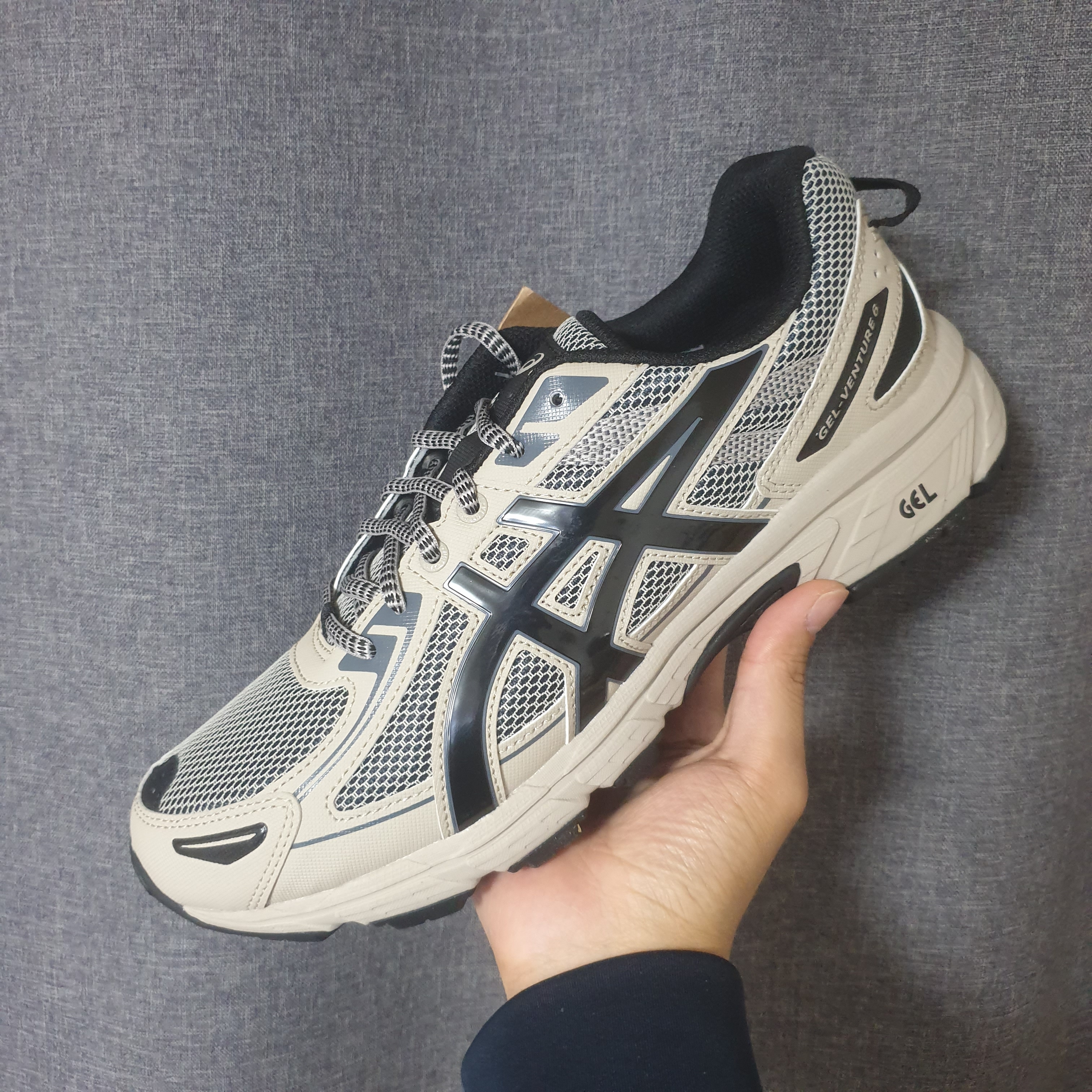 Asics Gel-Venture 6 Feather Grey Black 착용 스타일