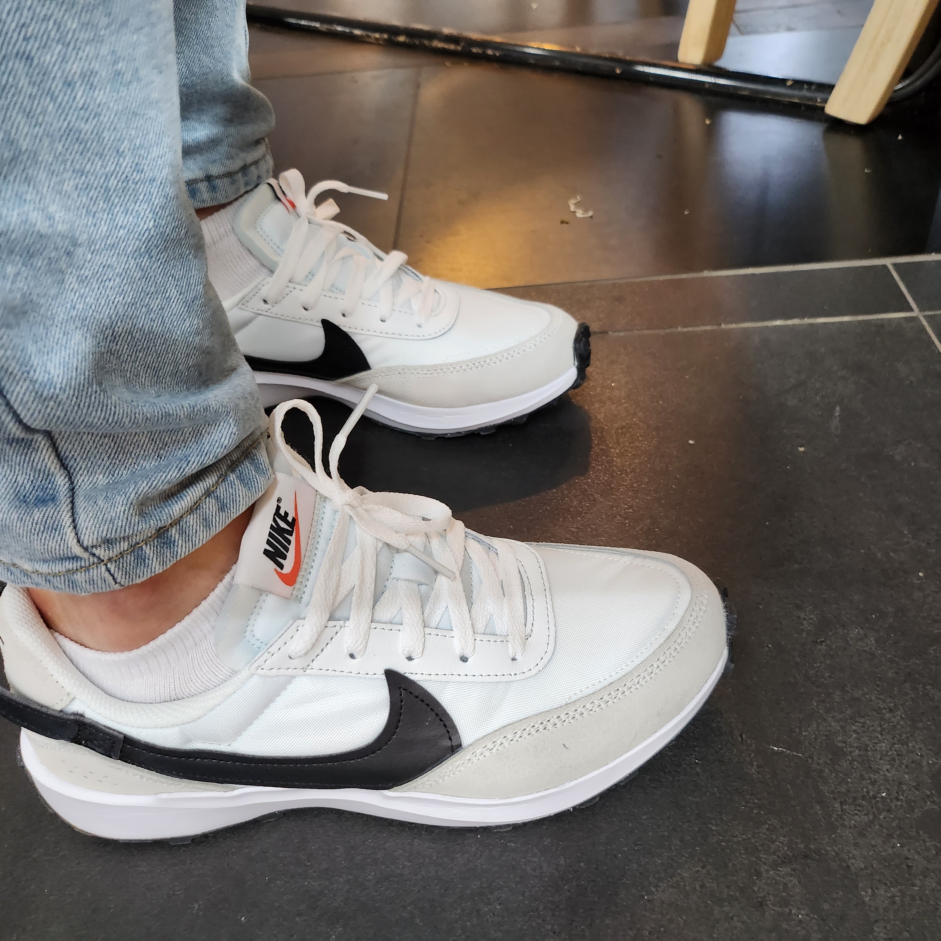 Nike Waffle Debut Summit White Black 착용 스타일