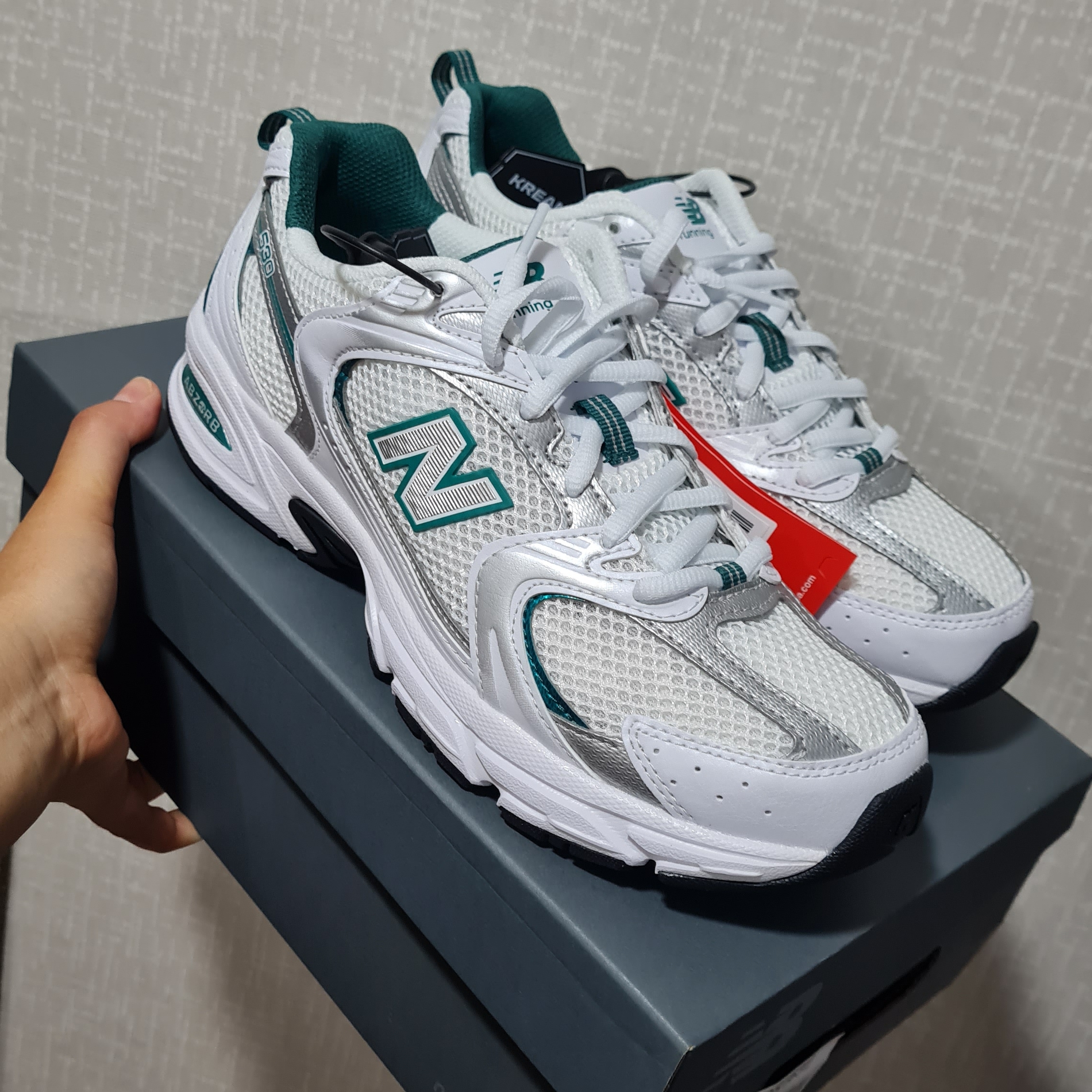 New Balance 530 White Mint 착용 스타일 - 1