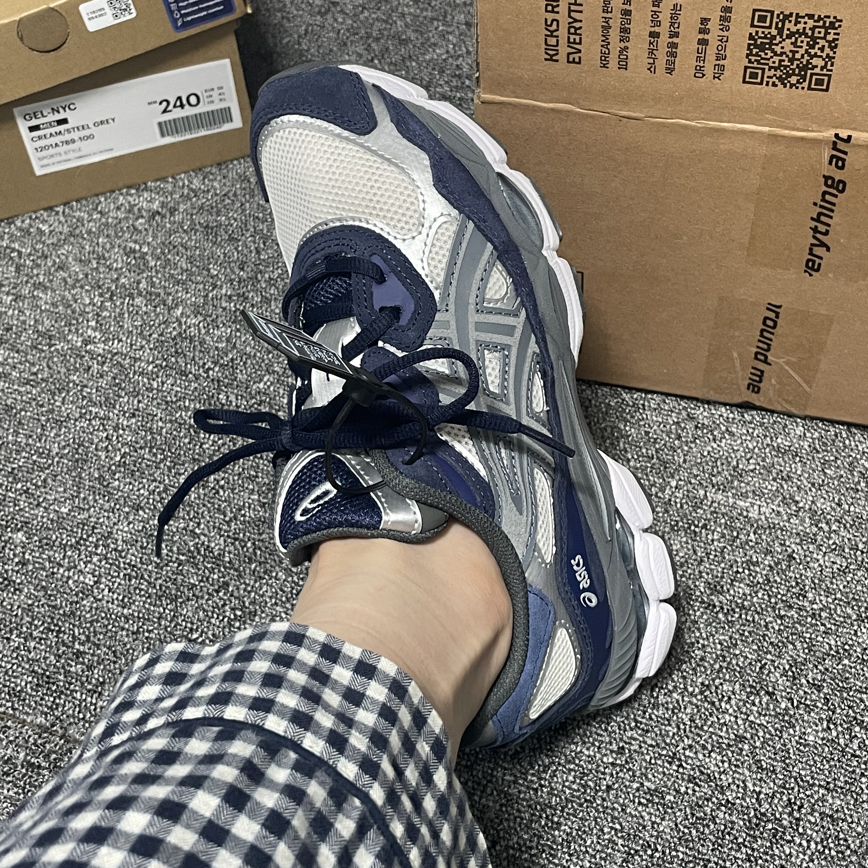 Asics Gel-NYC Cream Steel Grey 착용 스타일
