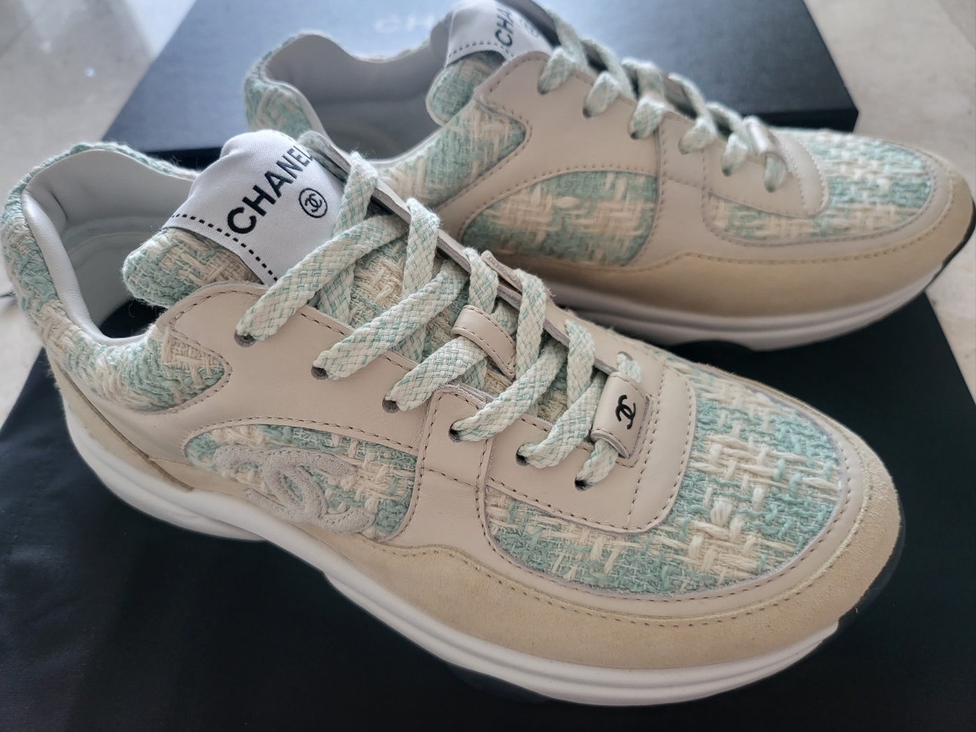 (W) Chanel Sneakers Cotton Tweed Suede Calfskin & Light Blue Ecru 착용 스타일