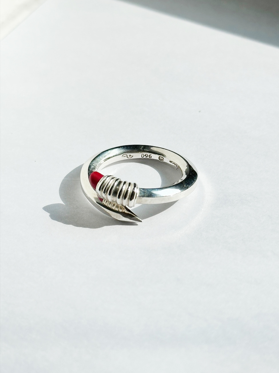 Frica Linning Ring Silver Coral 착용 스타일