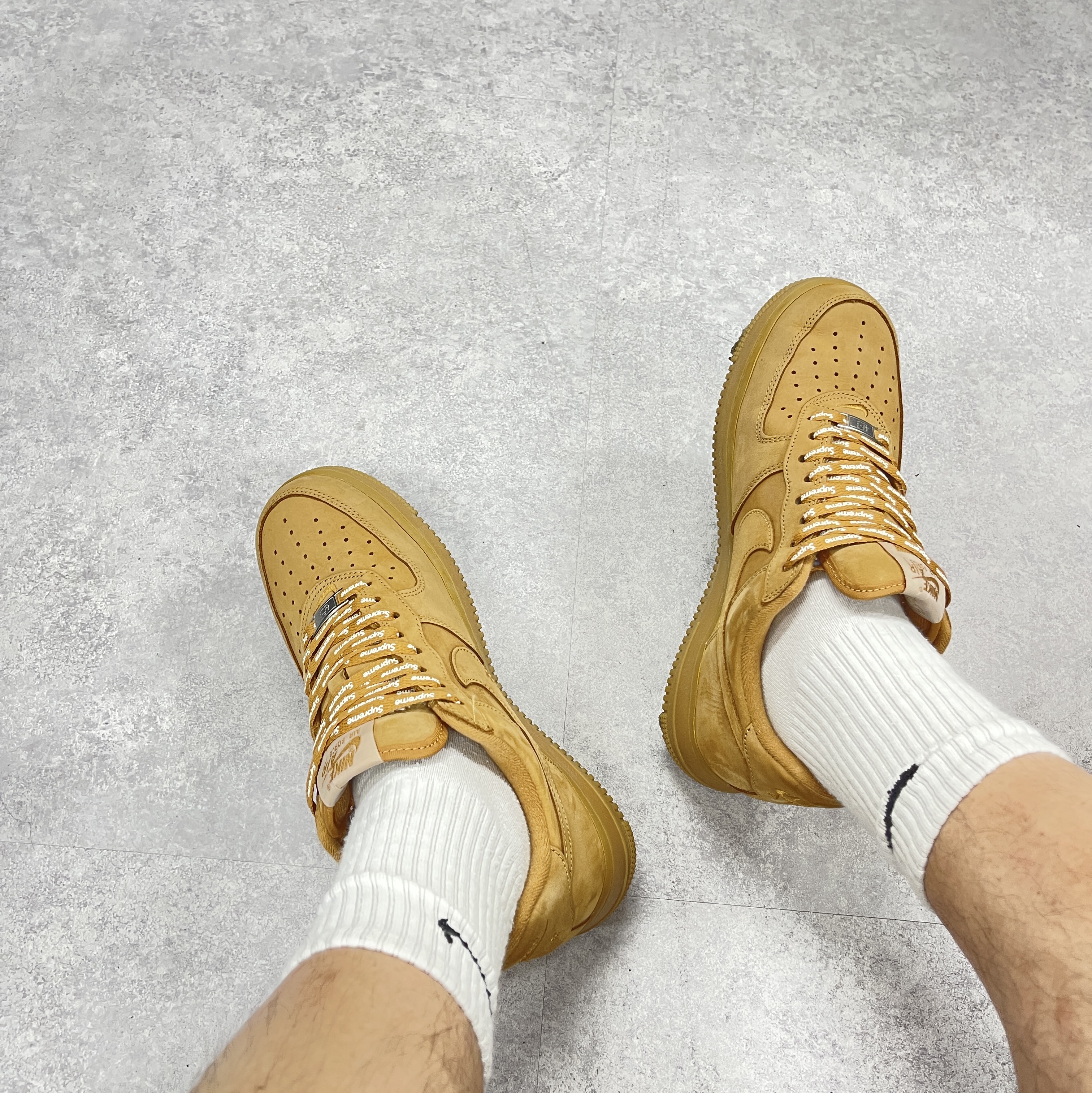 Nike x Supreme Air Force 1 Low Flax 착용 스타일