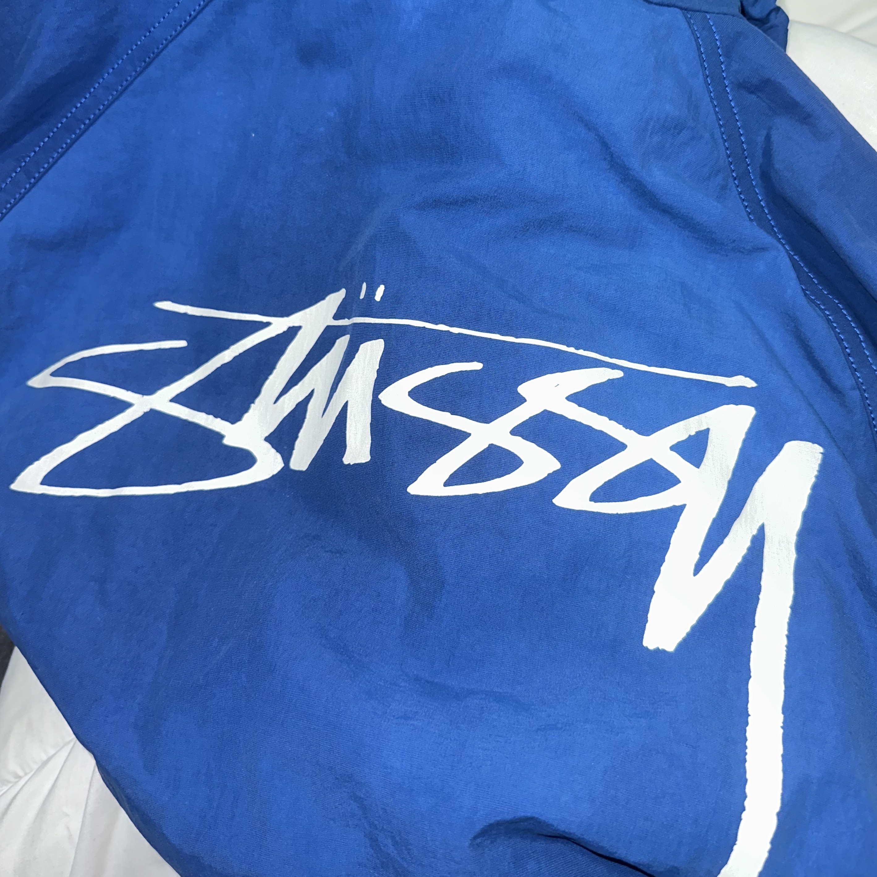 Stussy Wave Dye Beach Shell Jacket Cobalt 착용 스타일