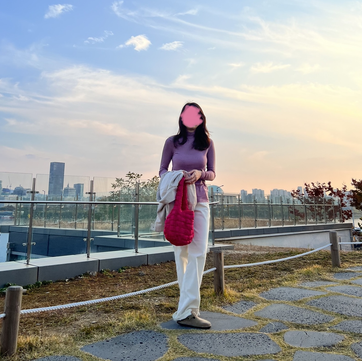 COS Quilted Mini Bag Pink, Birkenstock Boston Soft Footbed Taupe - Regular 착용 스타일