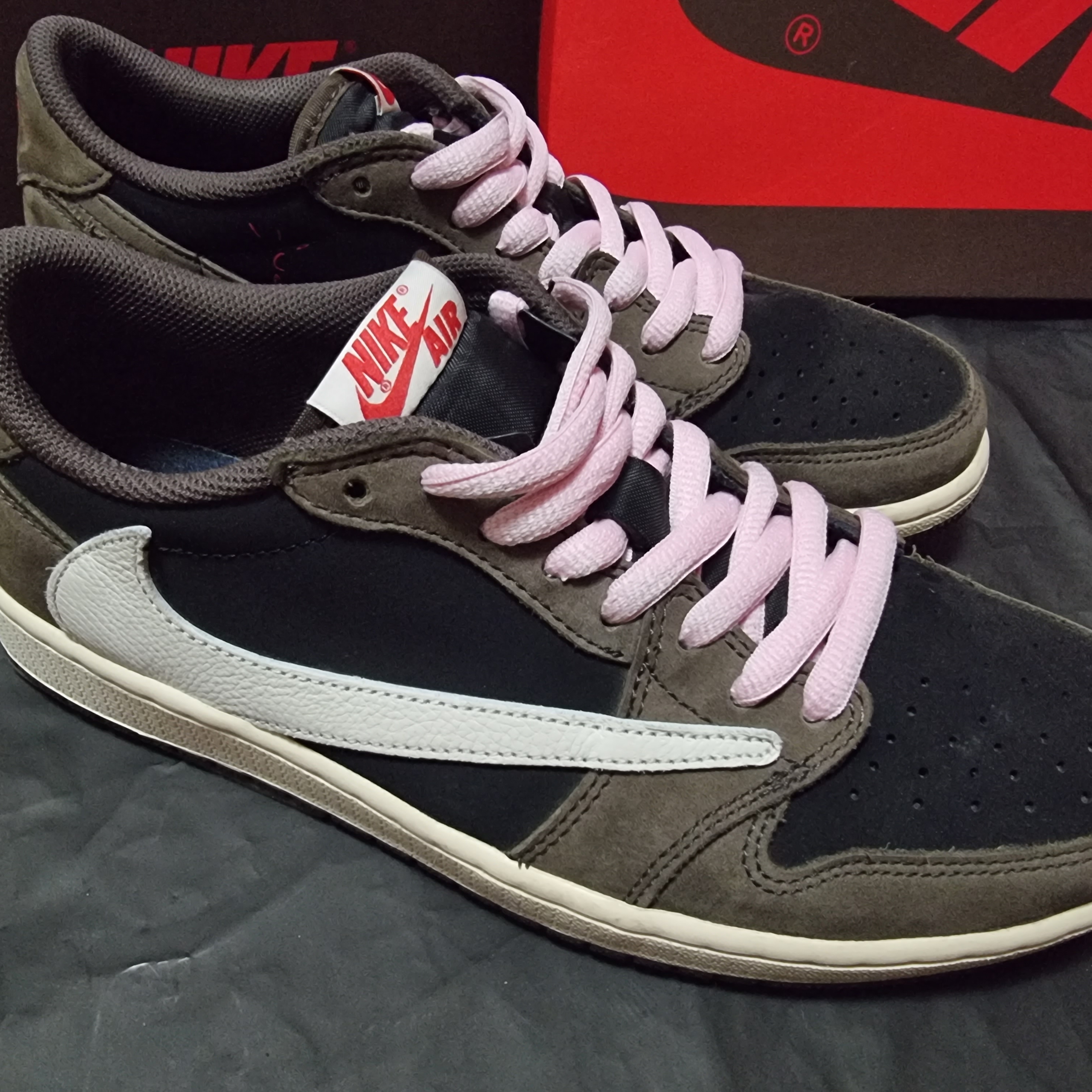Jordan 1 x Travis Scott Retro Low OG SP Mocha 착용 스타일