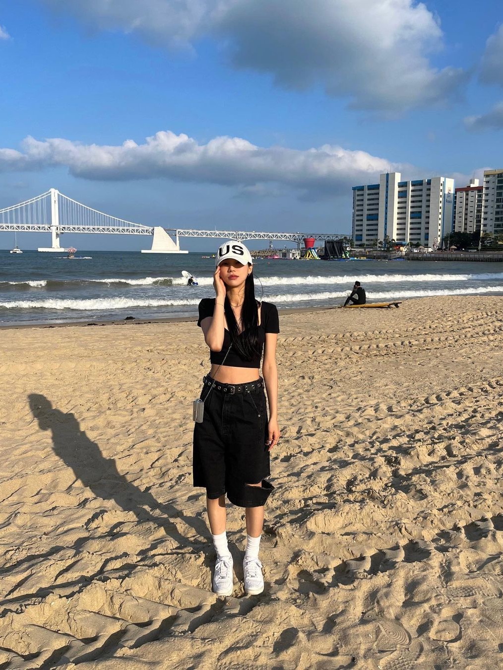 마뗑킴 아코디언 네클리스 지갑 실버, 마뗑킴 아코디언 네클리스 지갑 화이트 착용 스타일