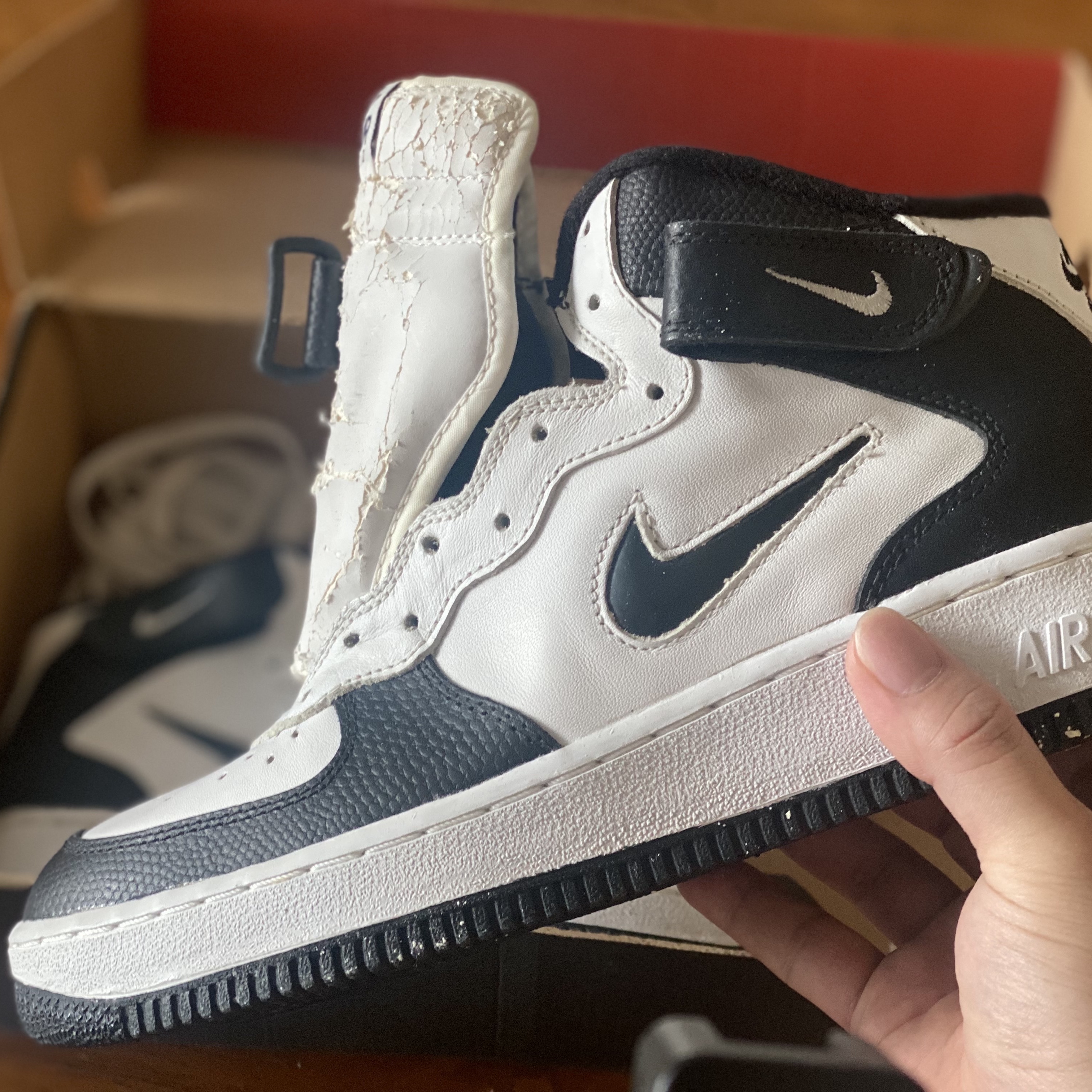 Nike Air Force 1 1996 Mid SC Dalmatian 착용 스타일
