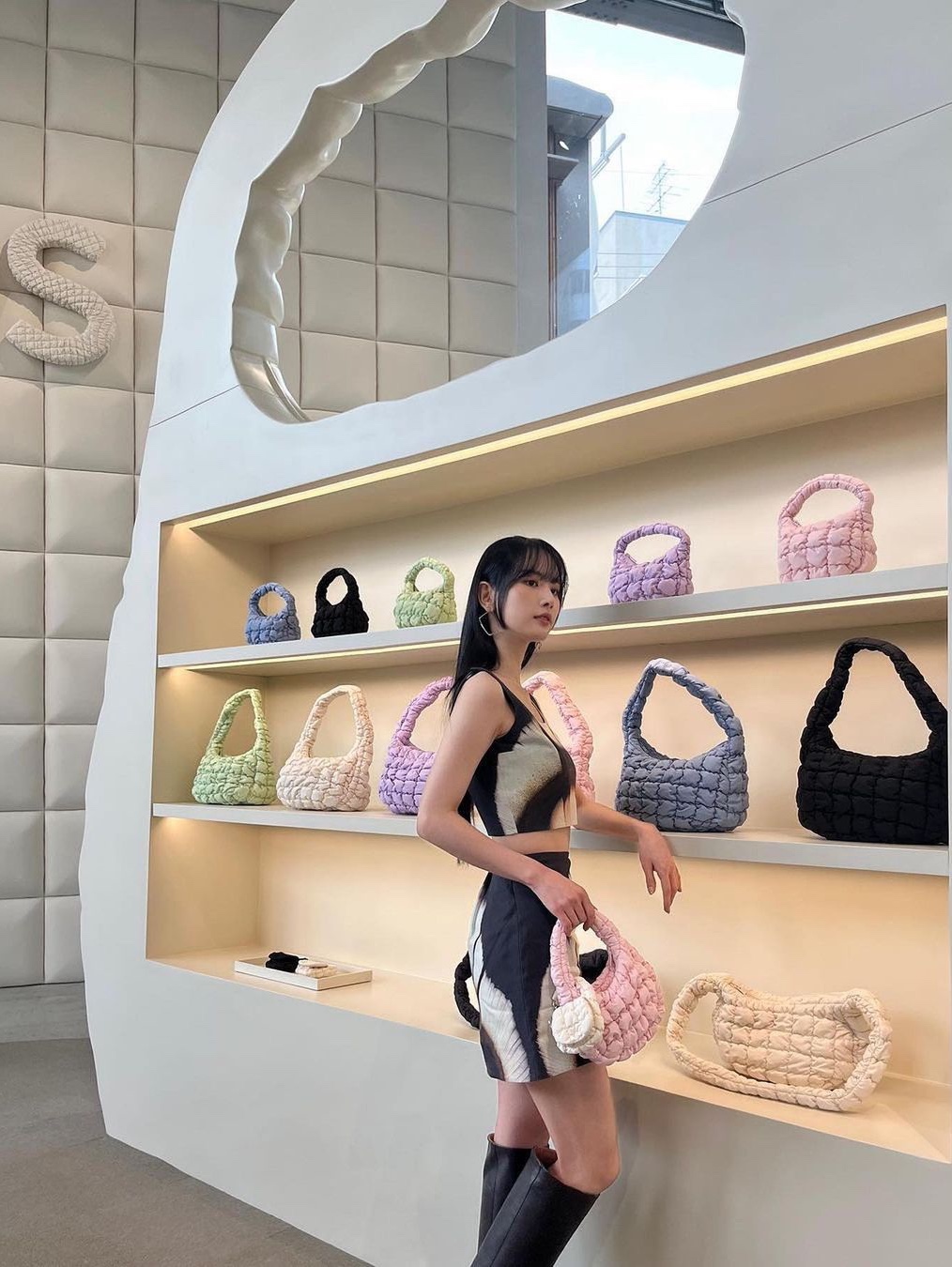 COS Quilted Mini Bag Pink 착용 스타일