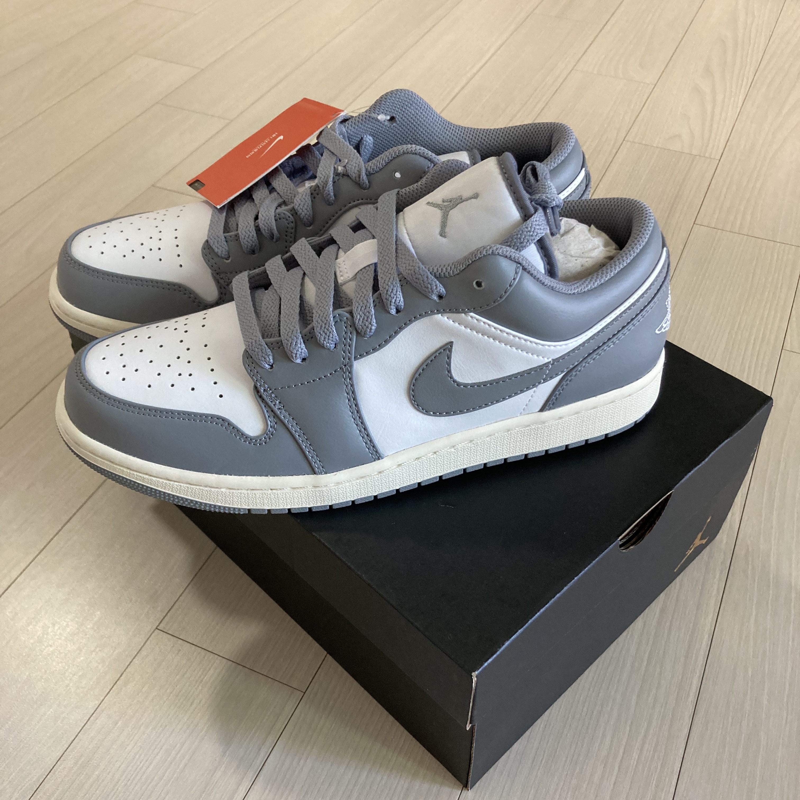 Jordan 1 Low Stealth and White 착용 스타일