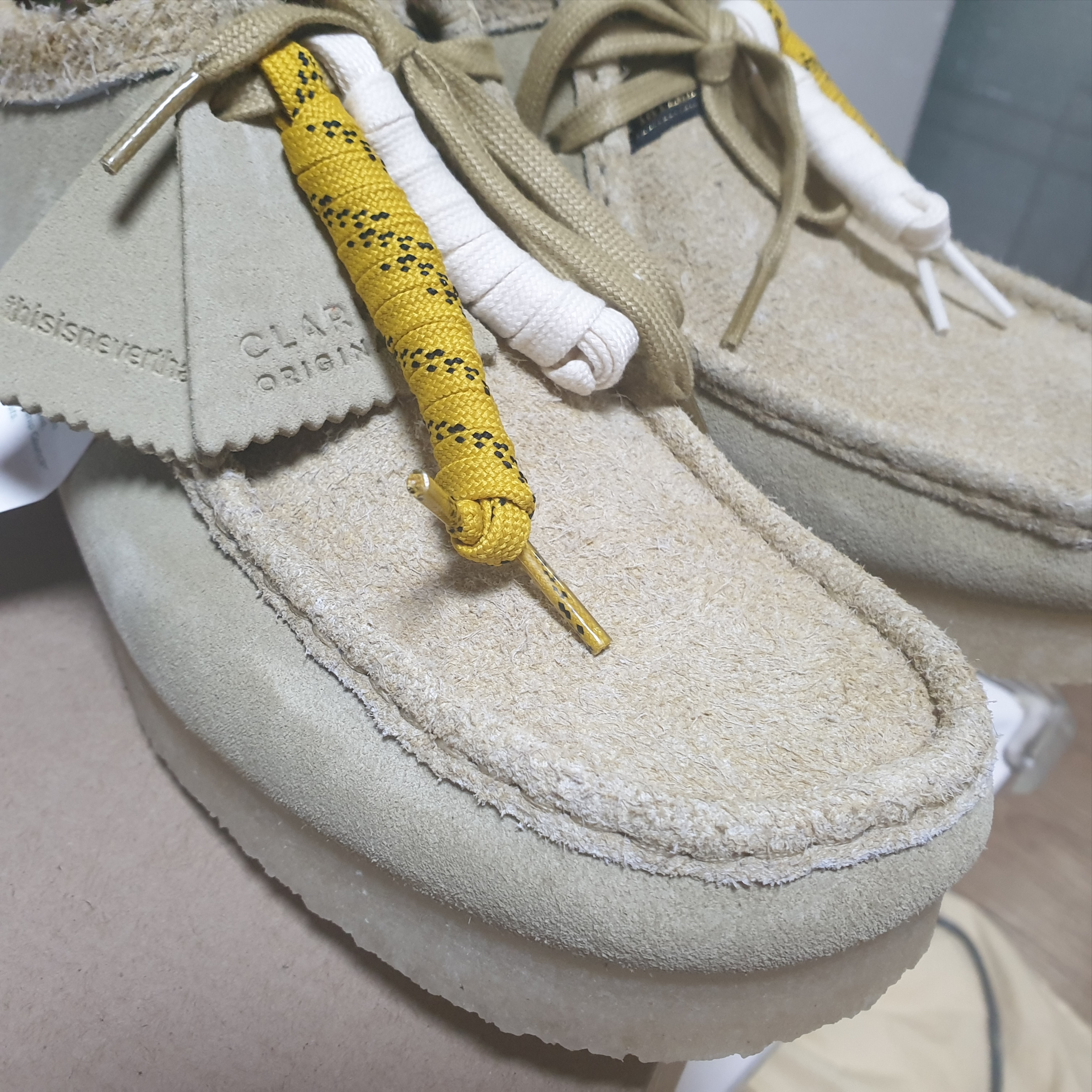 Clarks x Thisisneverthat Wallabee Maple 착용 스타일 - 2