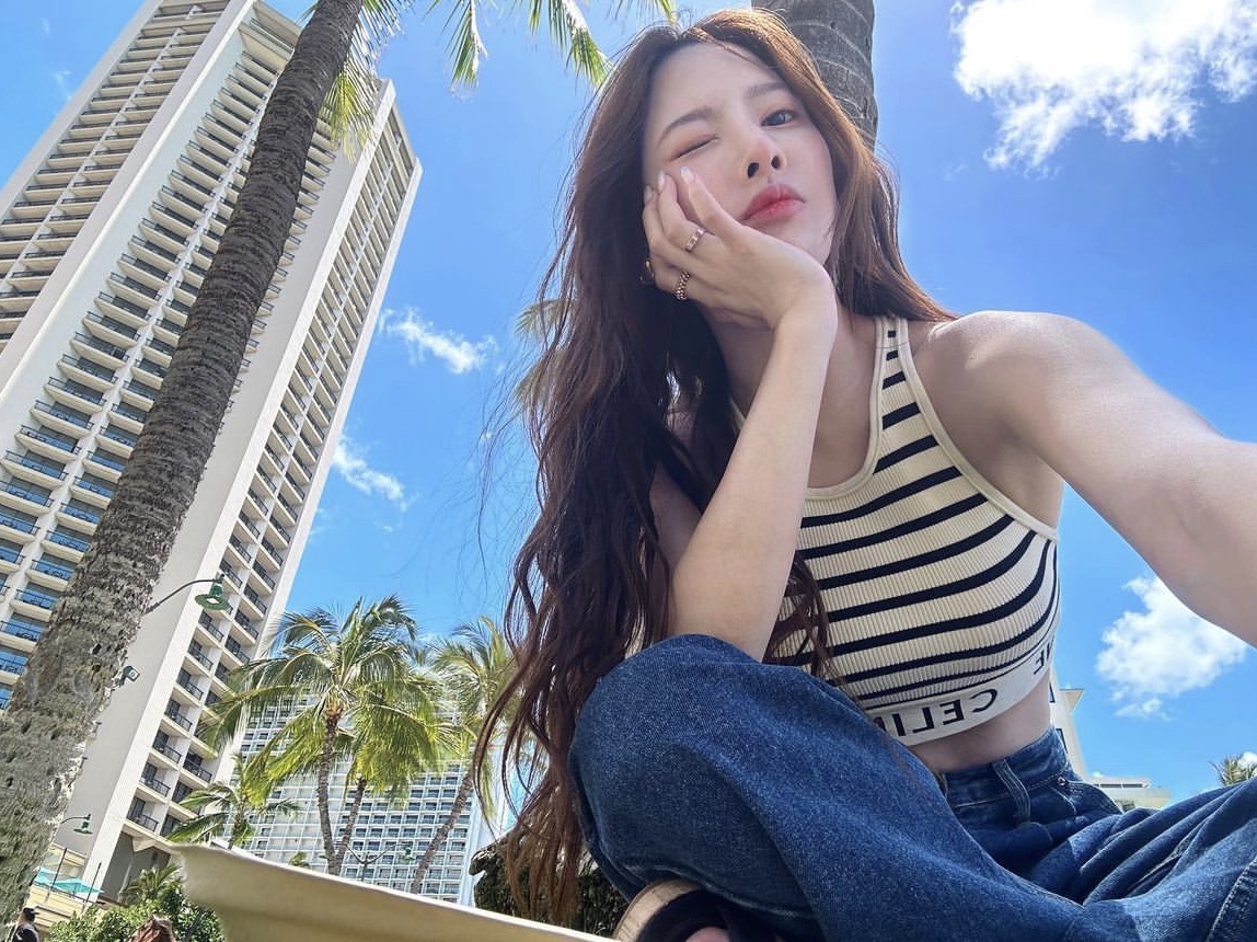 (W) 셀린느 브라 애슬레틱 메쉬 크림 네이비 착용 스타일 - 1