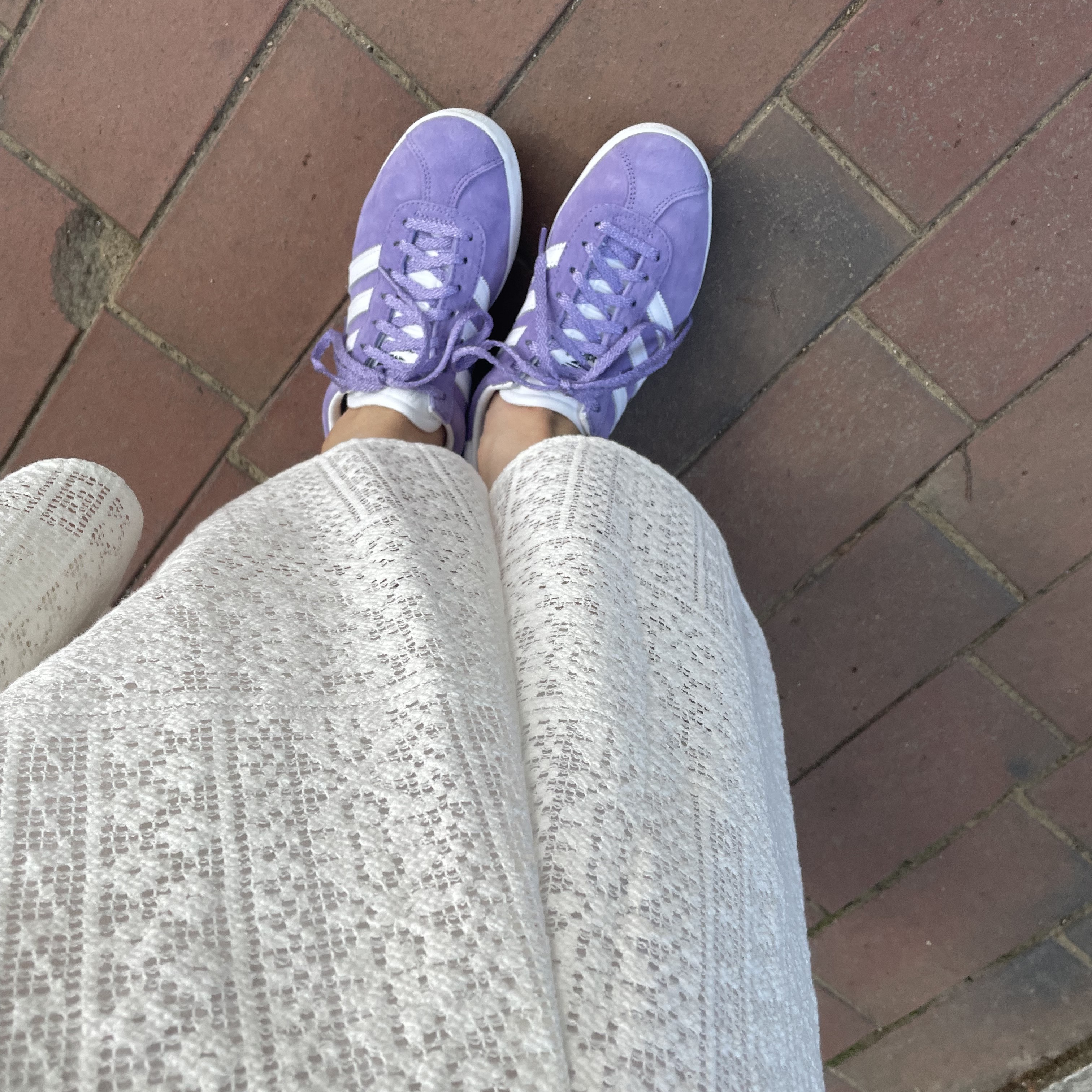 Adidas Gazelle 85 Magic Lilac Cloud White 착용 스타일