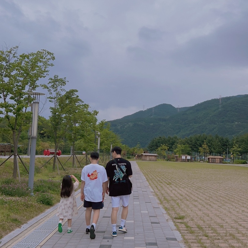 Wooyoungmi Flower Print Back Logo T-Shirt Black - 23SS, Jordan 1 x Travis Scott x Fragment Retro Low OG SP Military Blue 착용 스타일