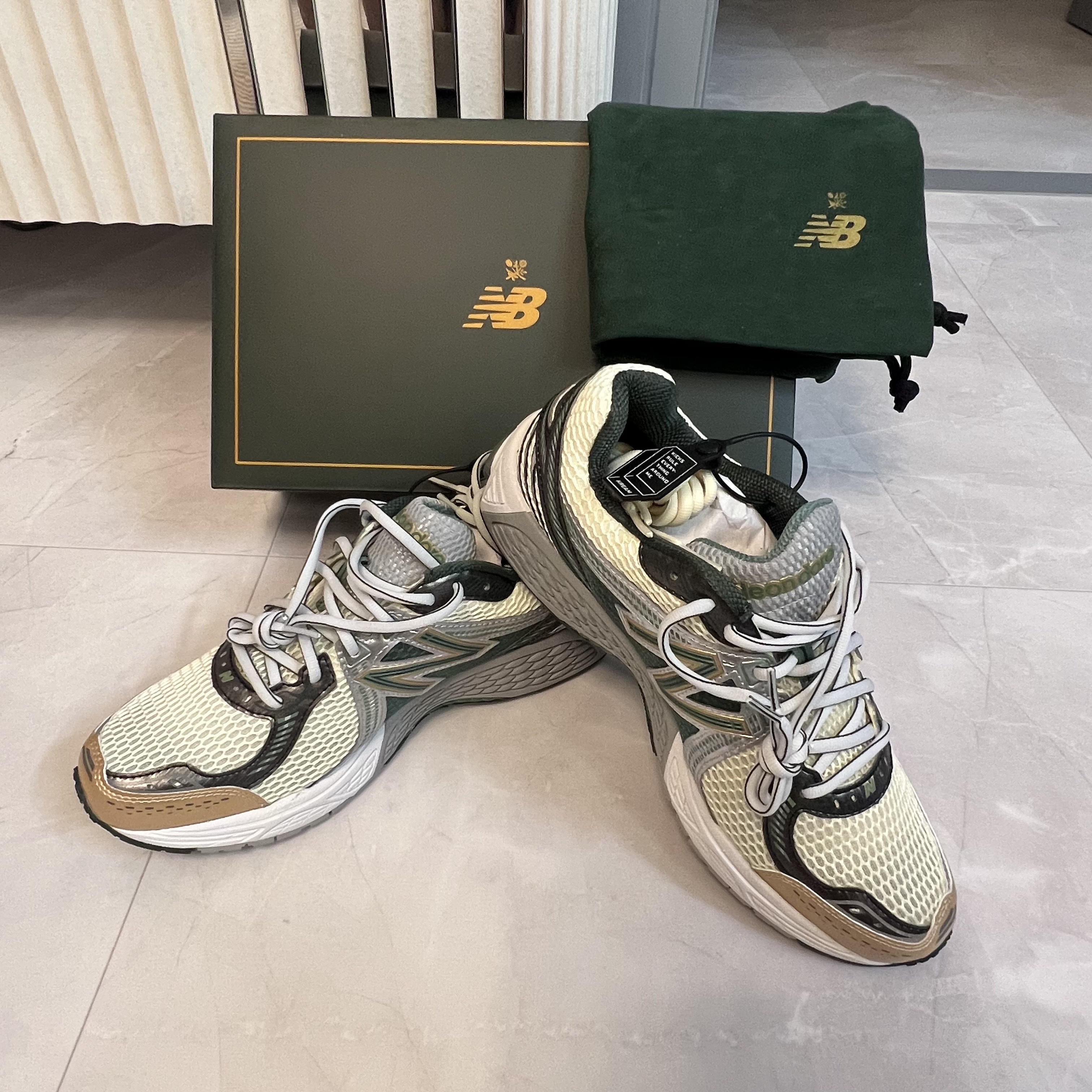 New Balance x Aime Leon Dore 860v2 Green 착용 스타일 - 2