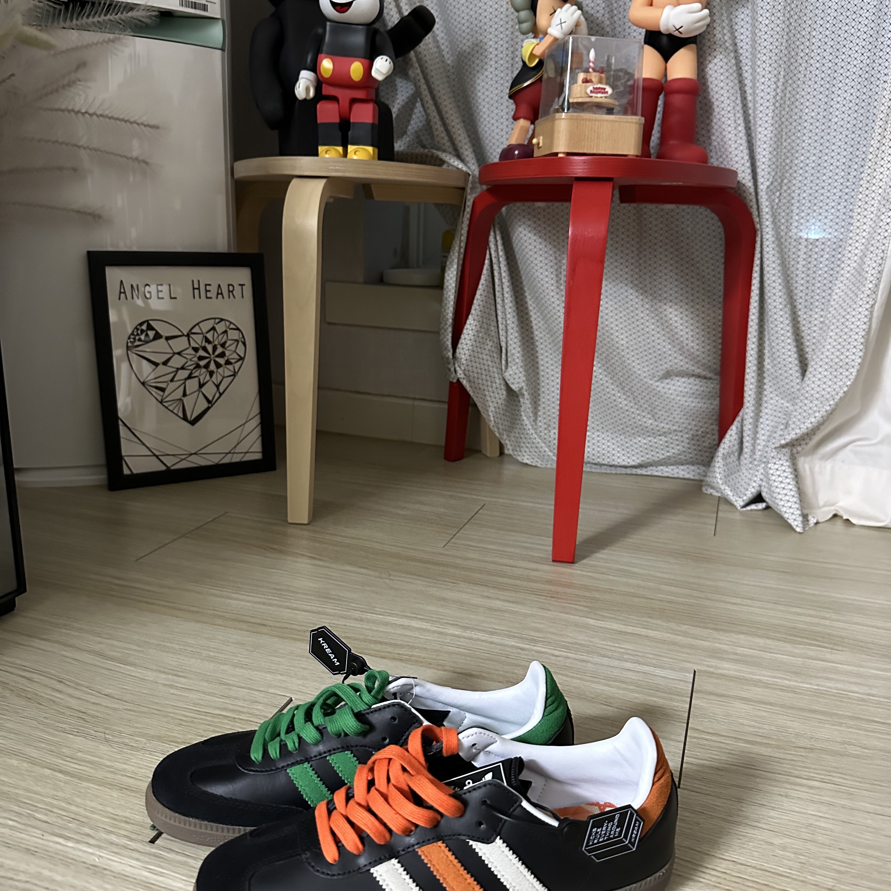 Adidas Samba Black Orange Green 착용 스타일